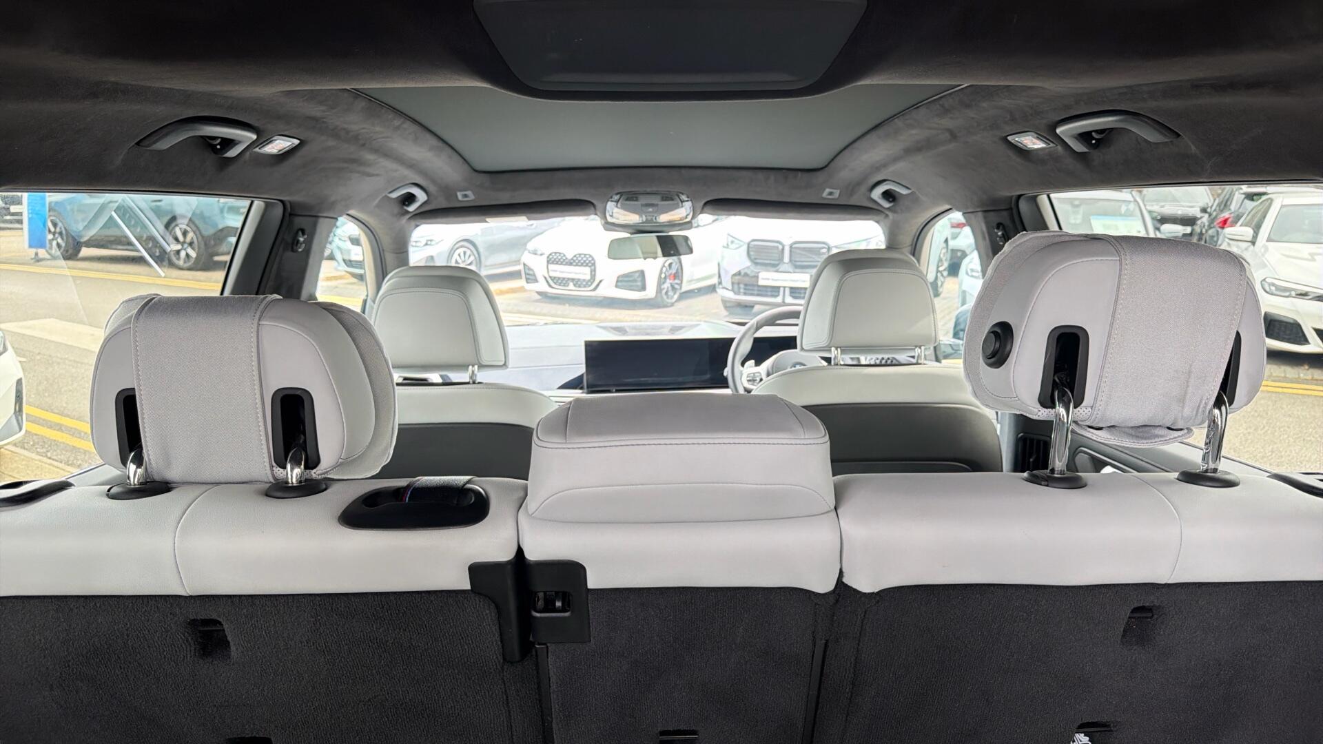 BMW X7 view 43