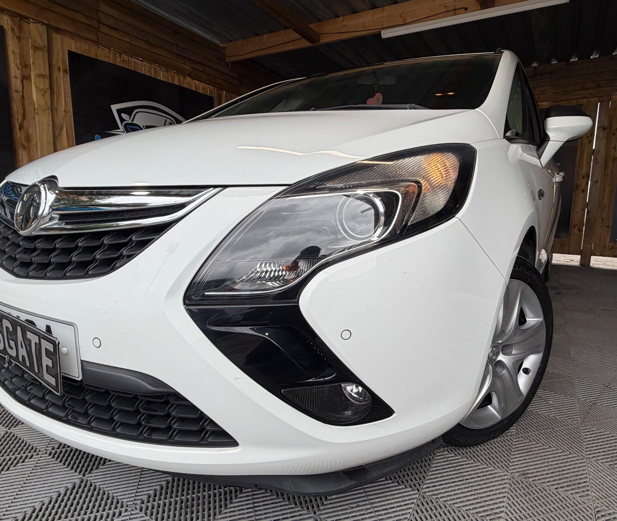 Vauxhall Zafira Tourer view 8