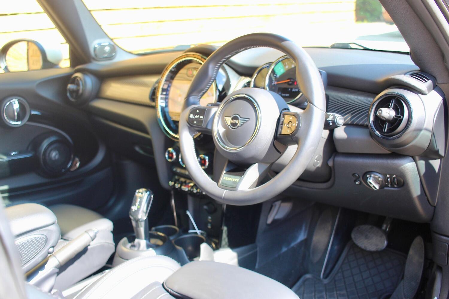 Mini Hatch view 6