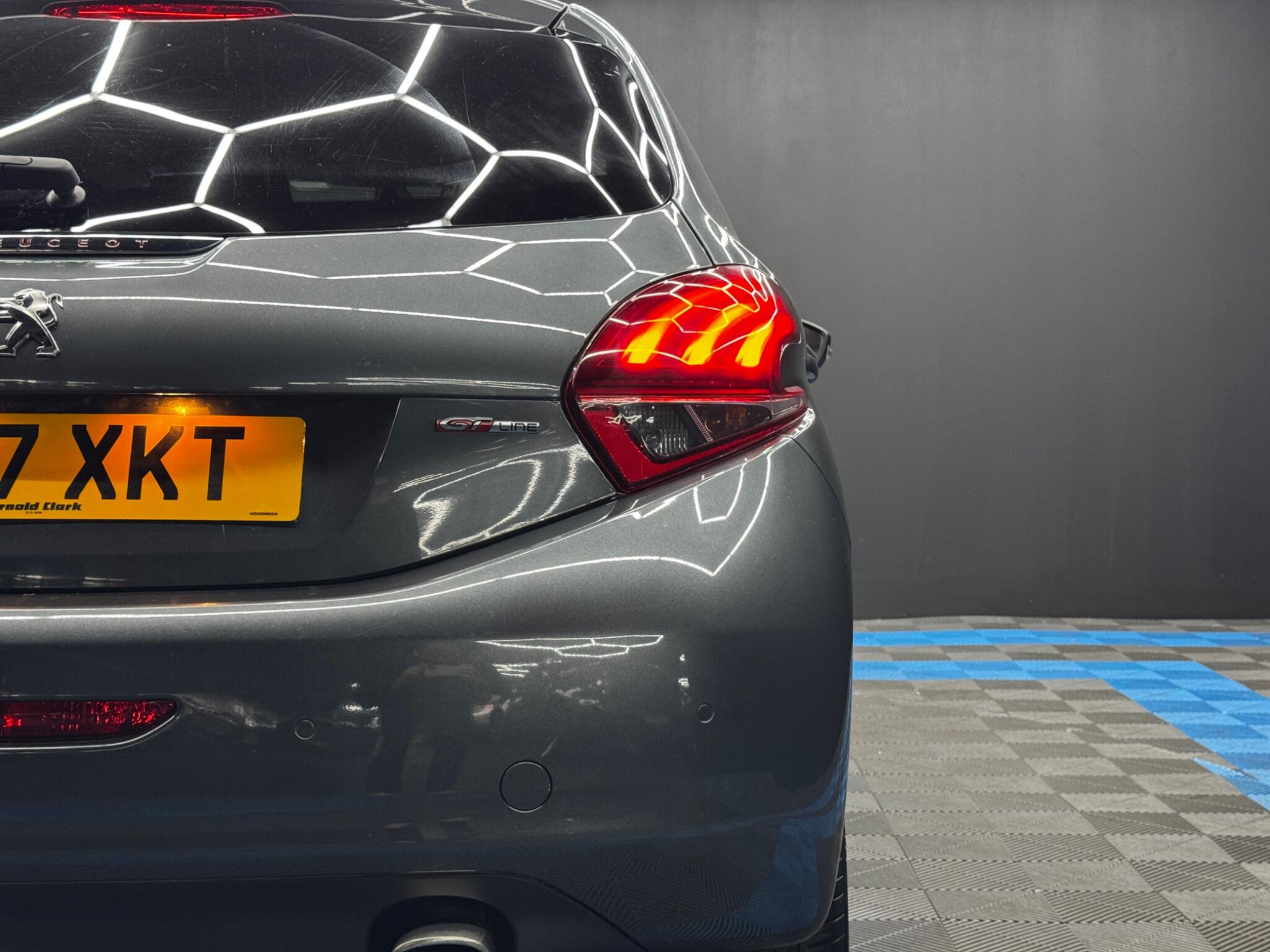 Peugeot 208 view 36