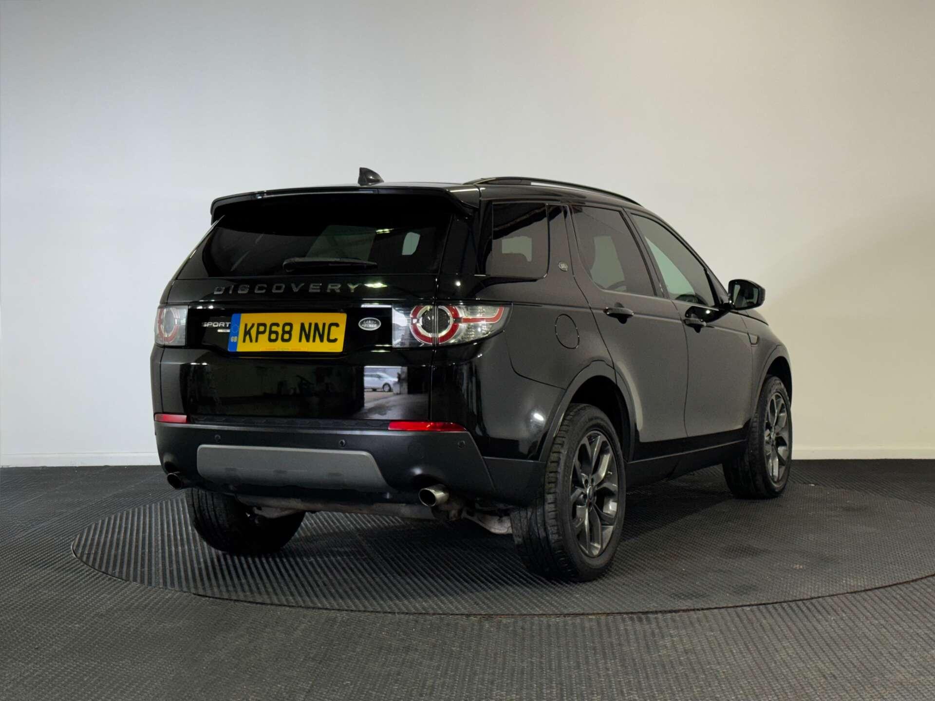 Land Rover Discovery Sport view 7