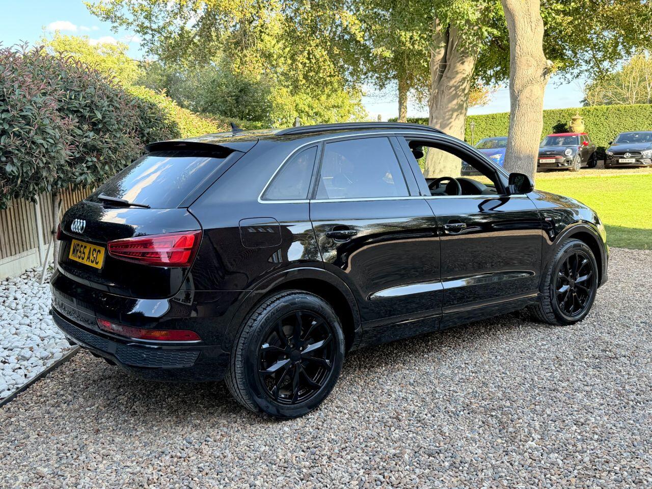 Audi Q3 view 3