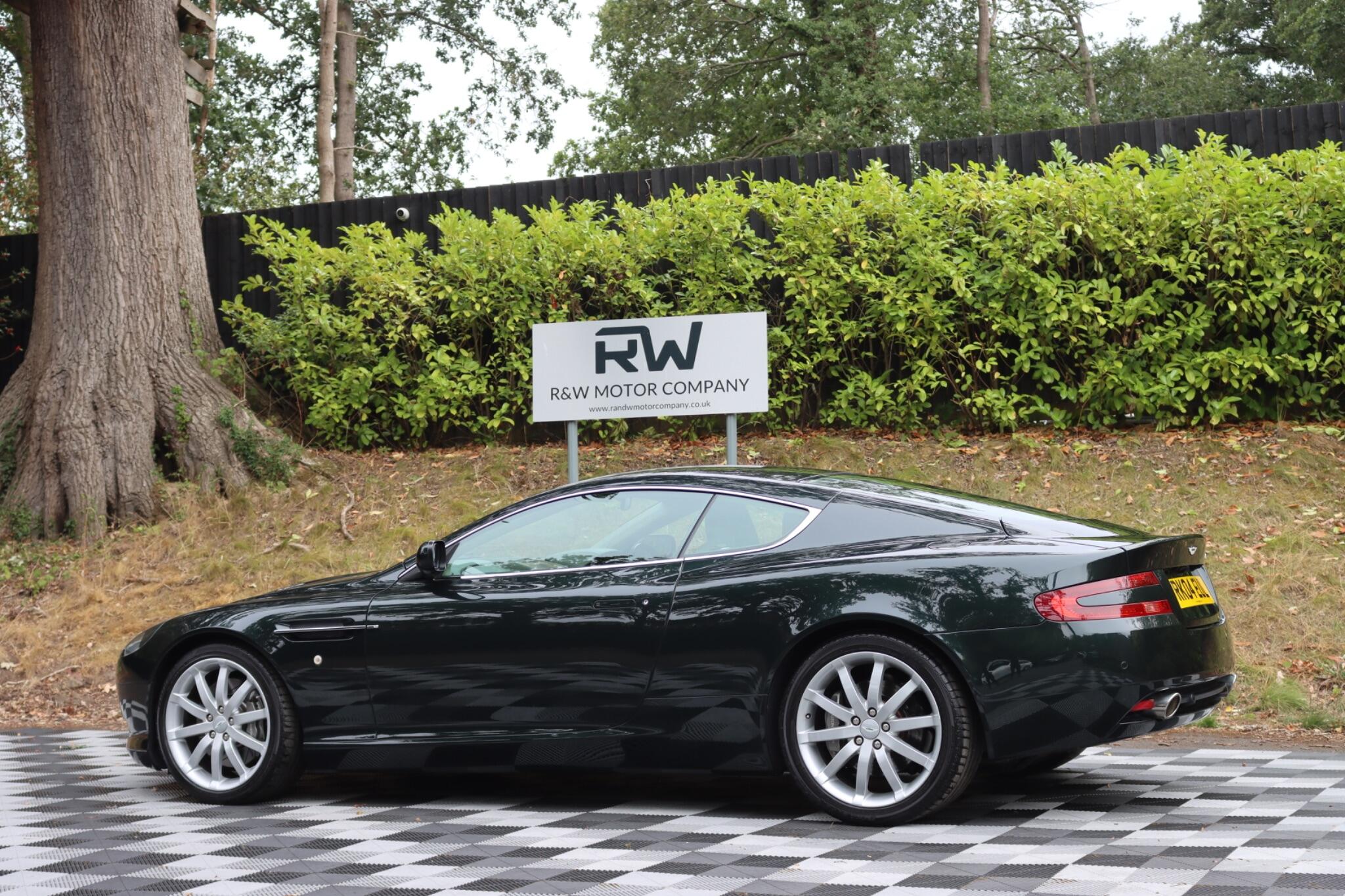 Aston Martin DB9 view 36