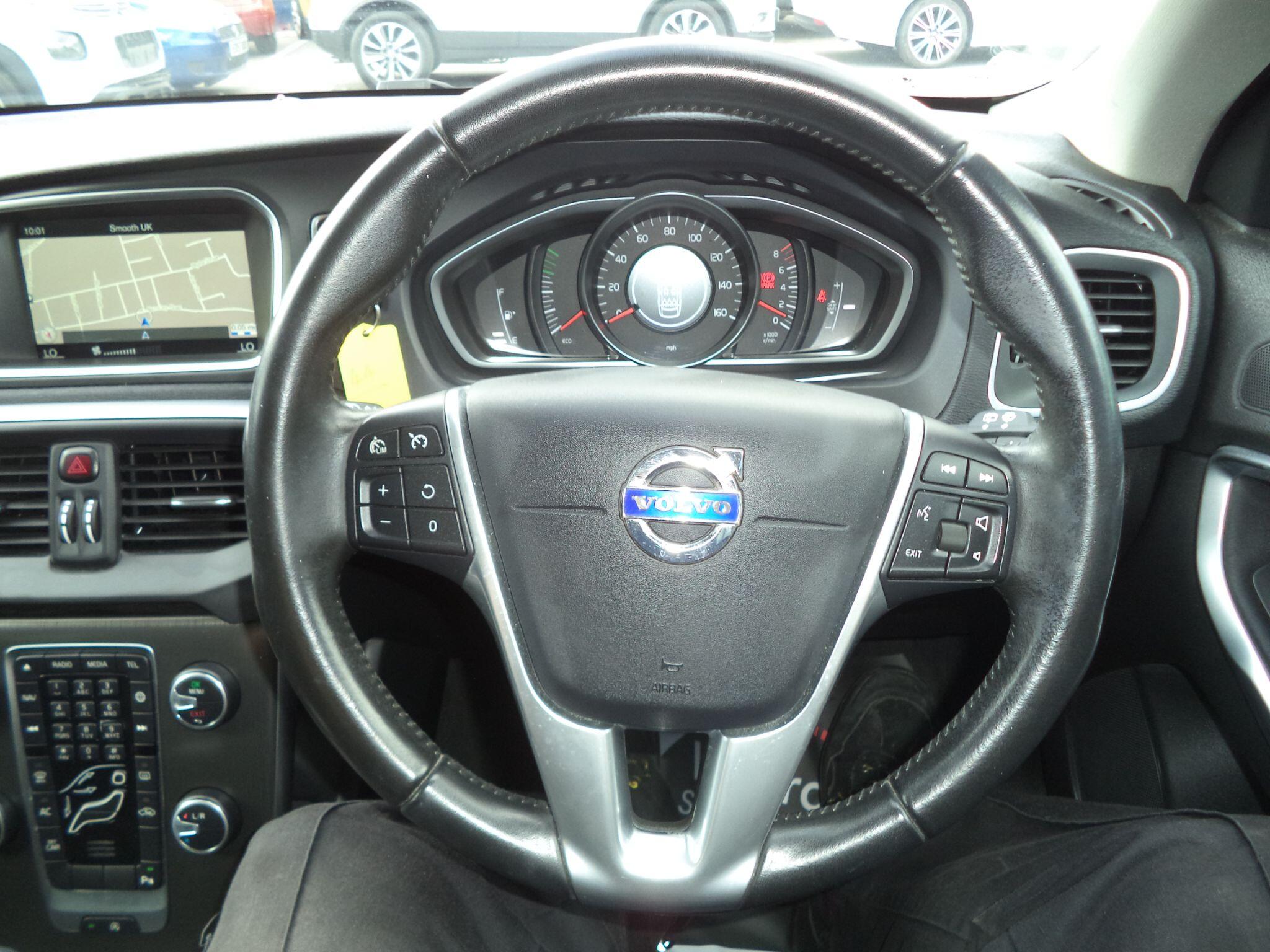 Volvo V40 view 44