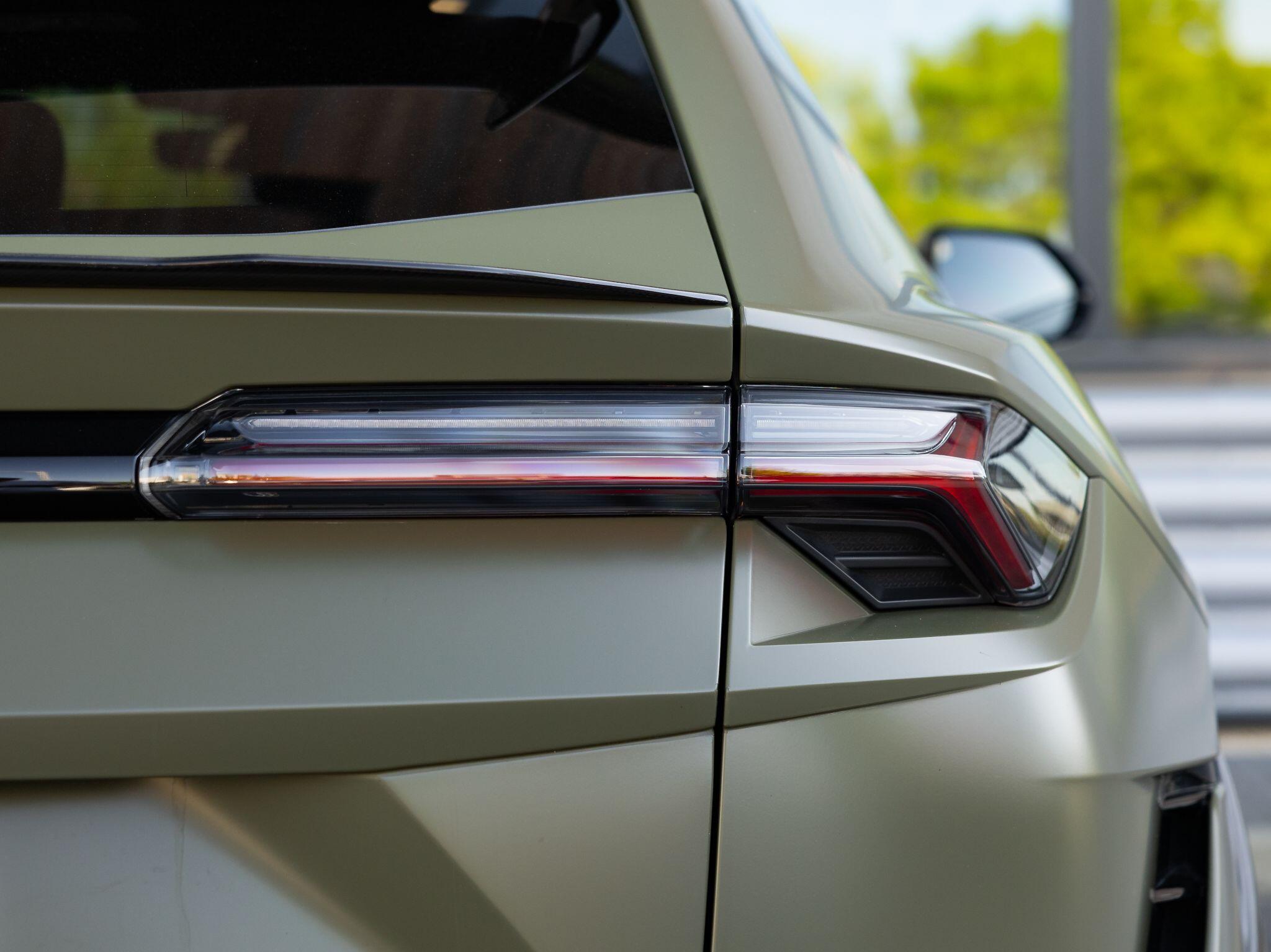Lamborghini Urus view 44