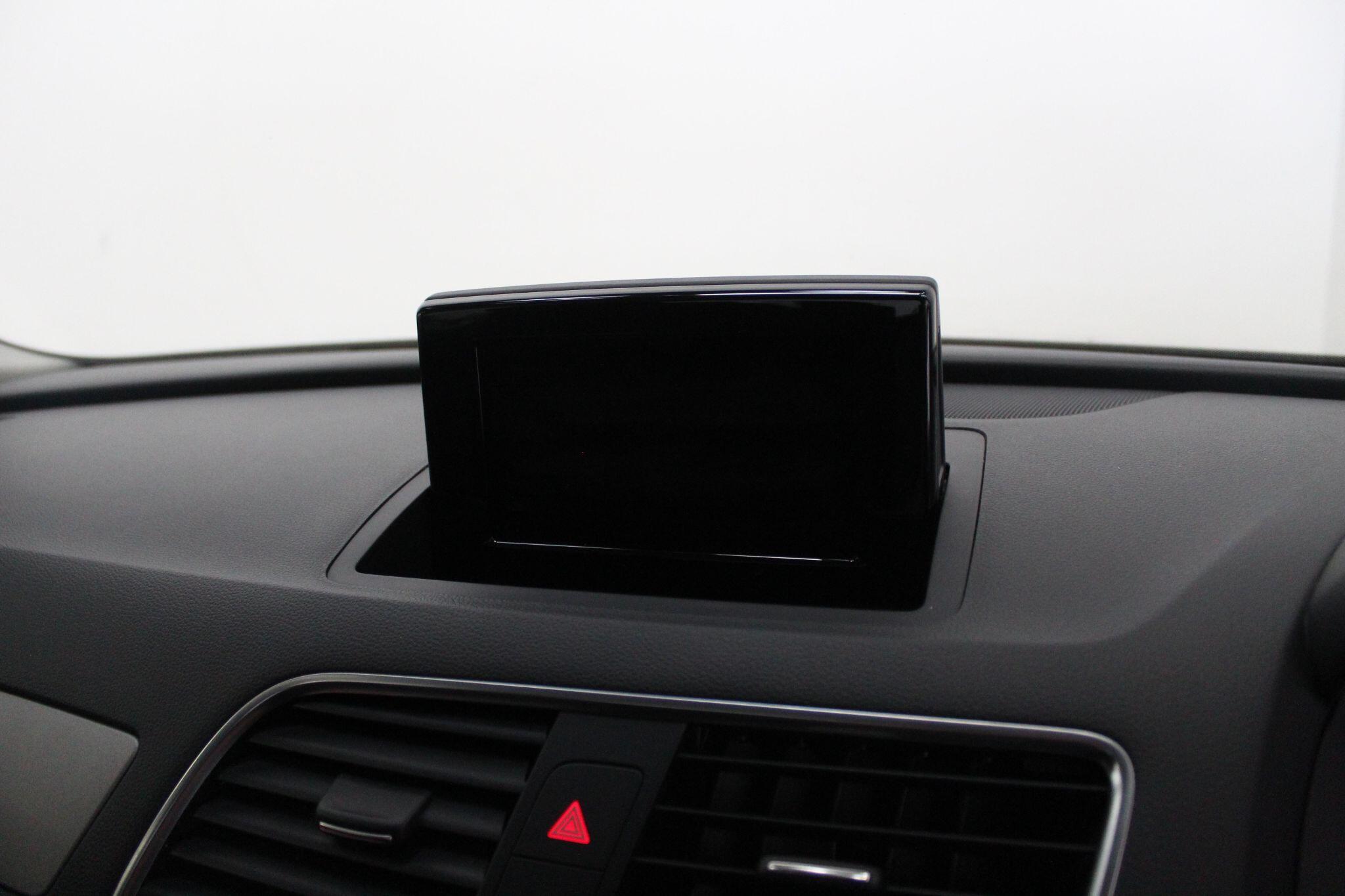 Audi Q3 view 37