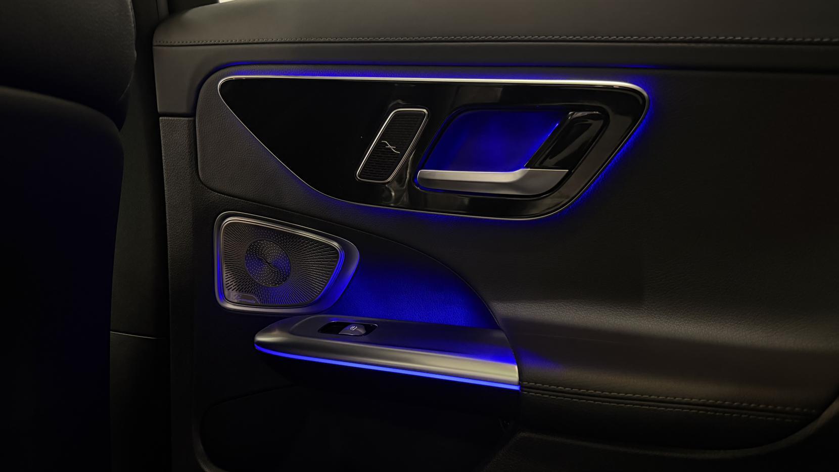 Mercedes-Benz C-Class view 33