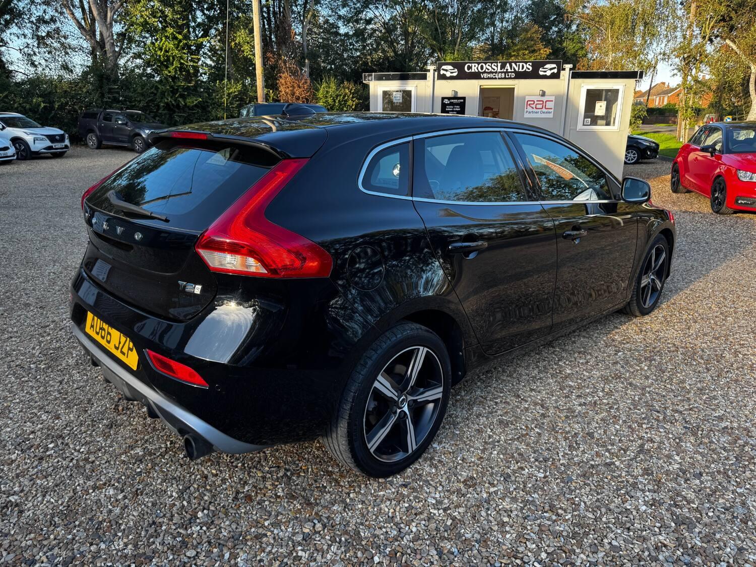 Volvo V40 view 17