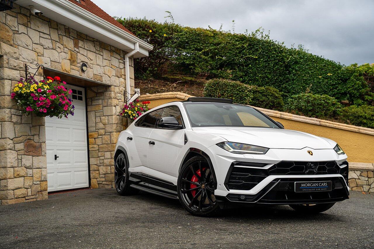 Lamborghini Urus view 33