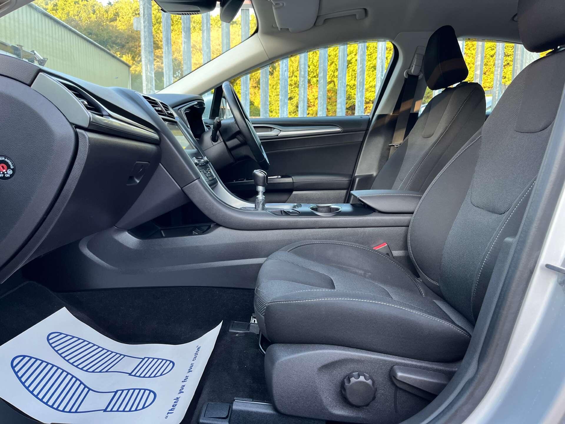 Ford Mondeo view 37