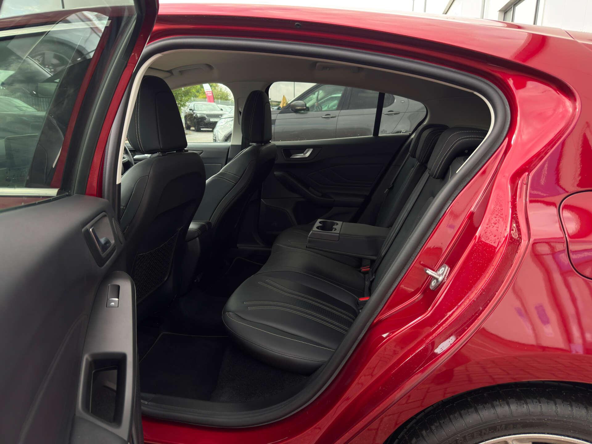 Ford Focus view 38