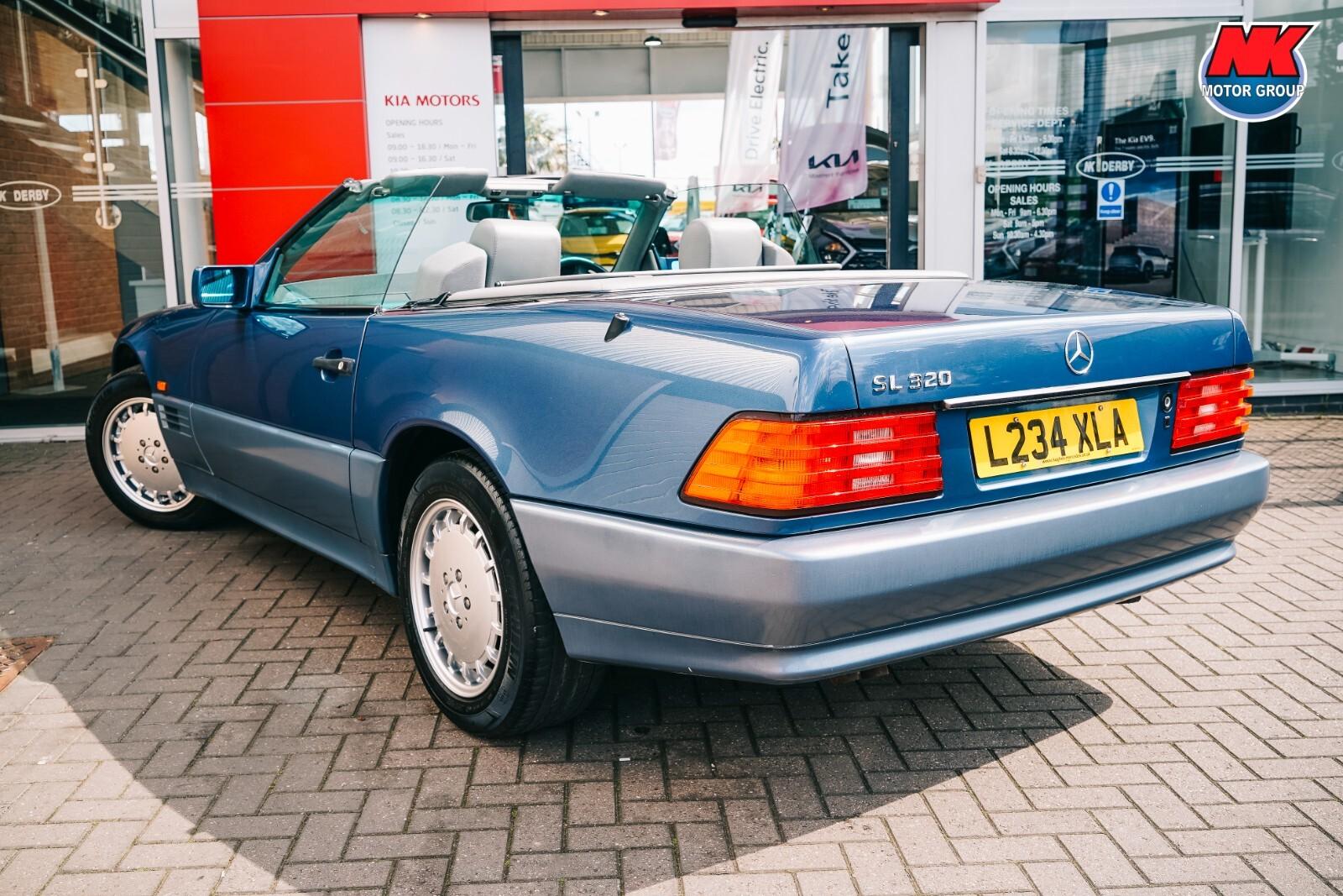 Mercedes-Benz SL view 11