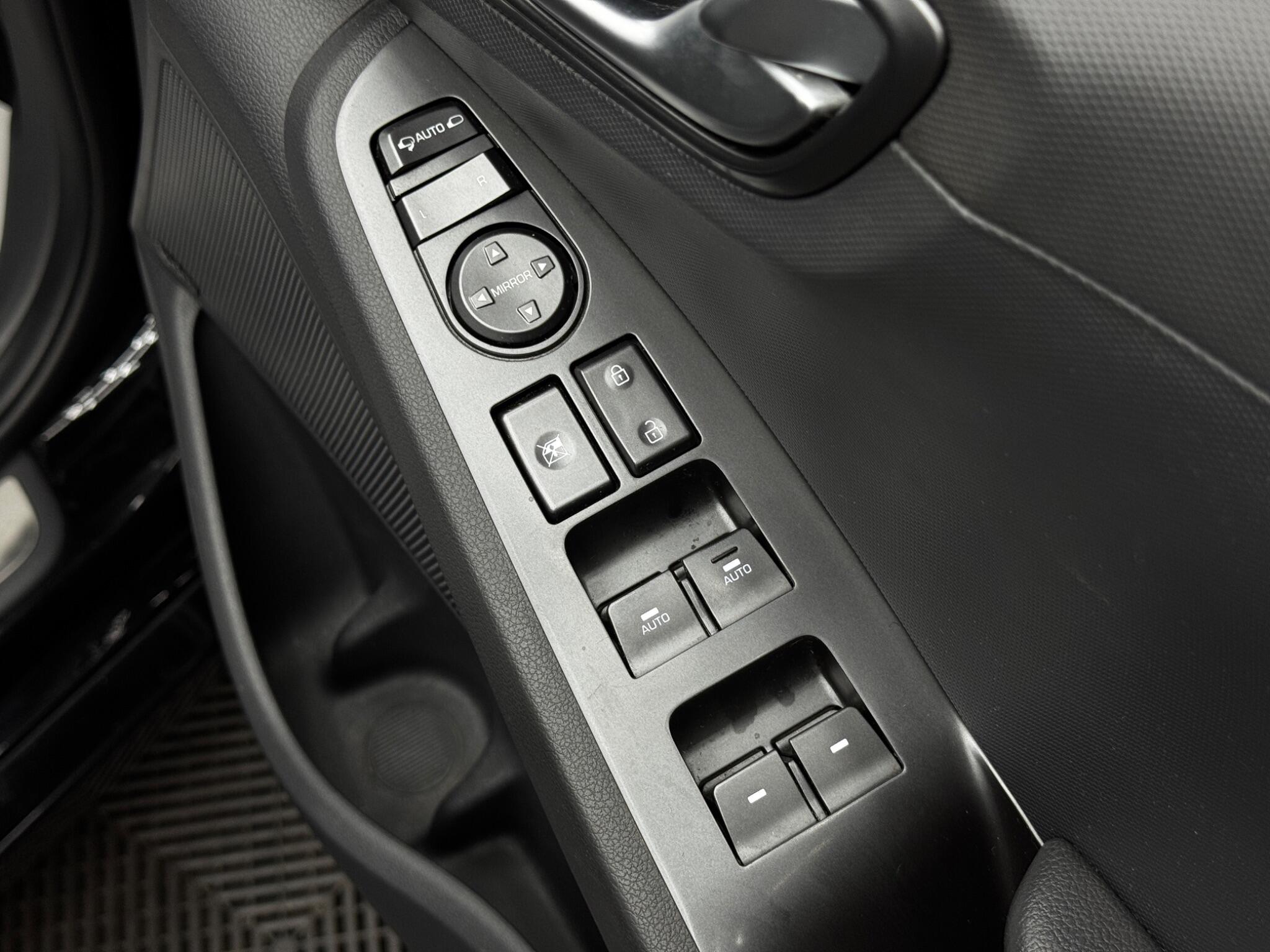 Hyundai Ioniq view 37