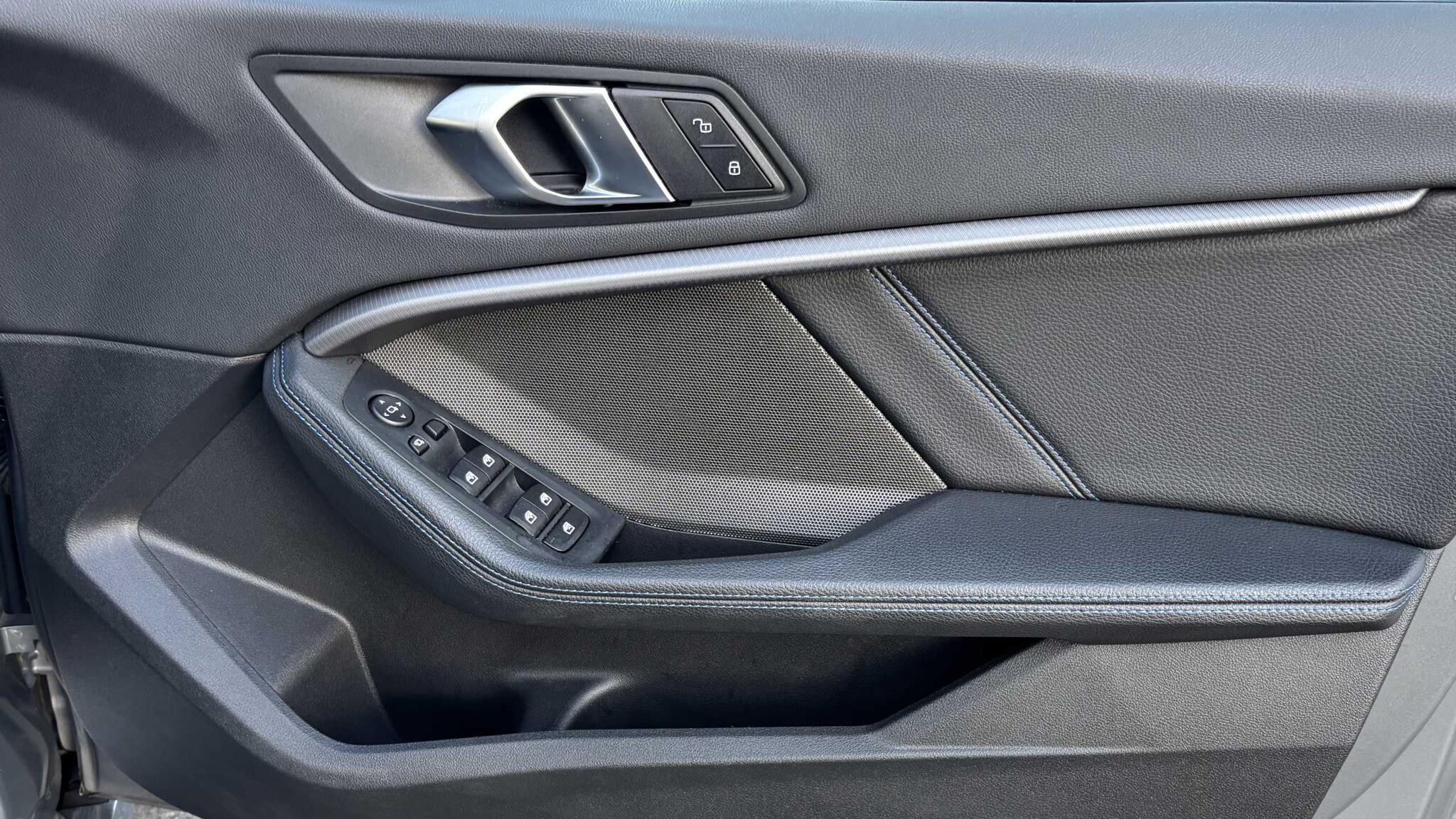 BMW 2 Series view 25