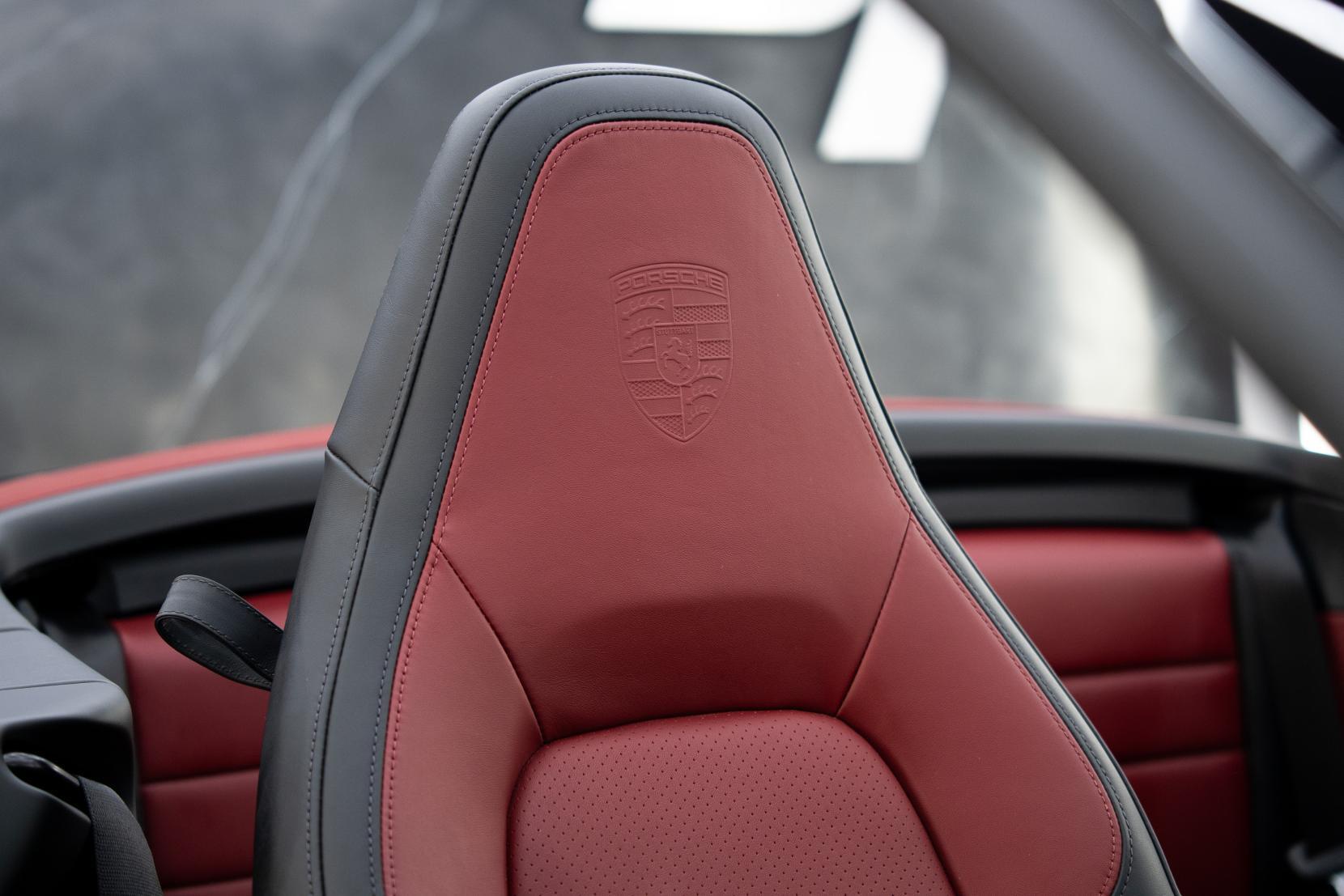 Porsche 911 view 10