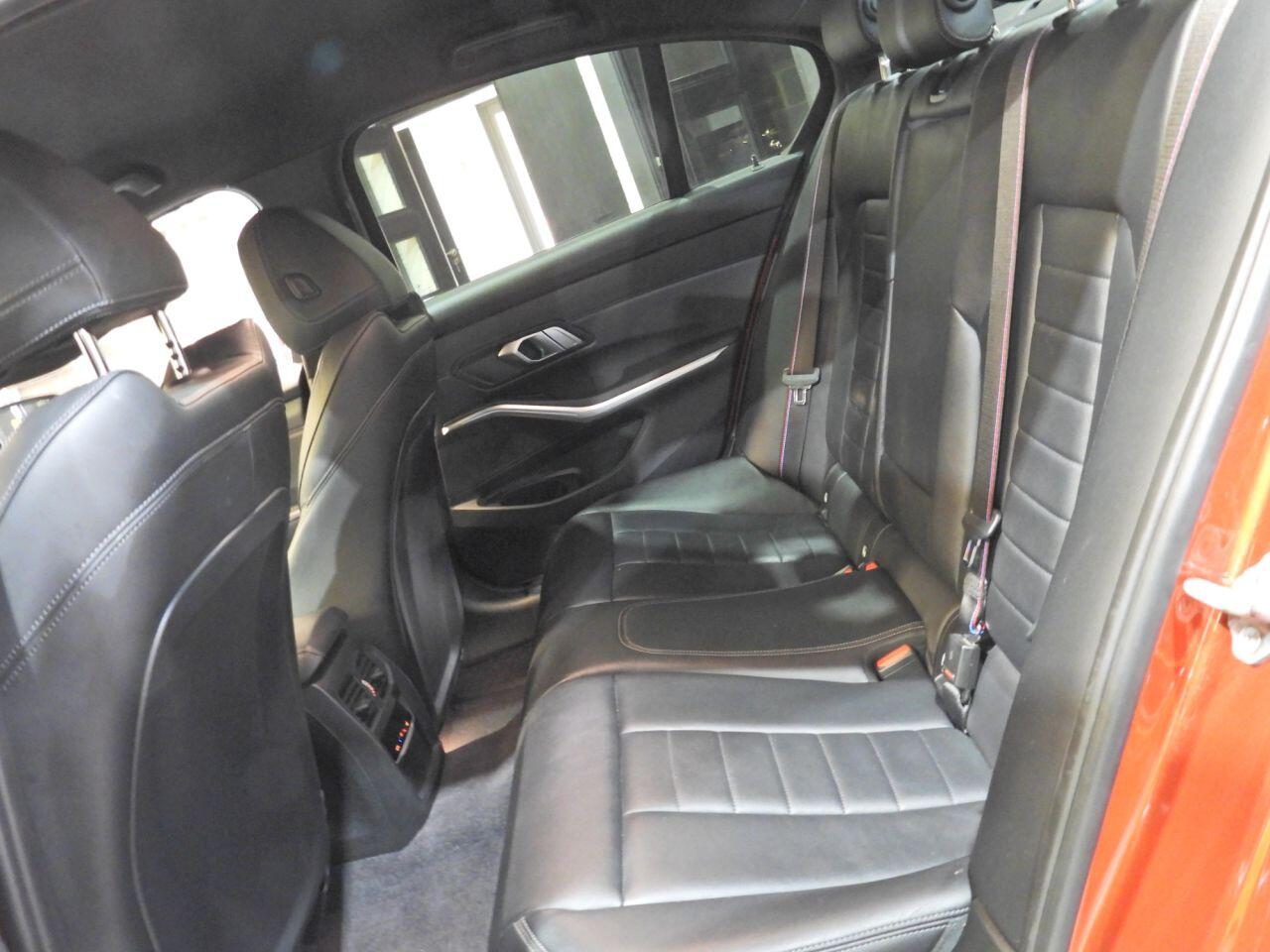 BMW 3 Series view 28