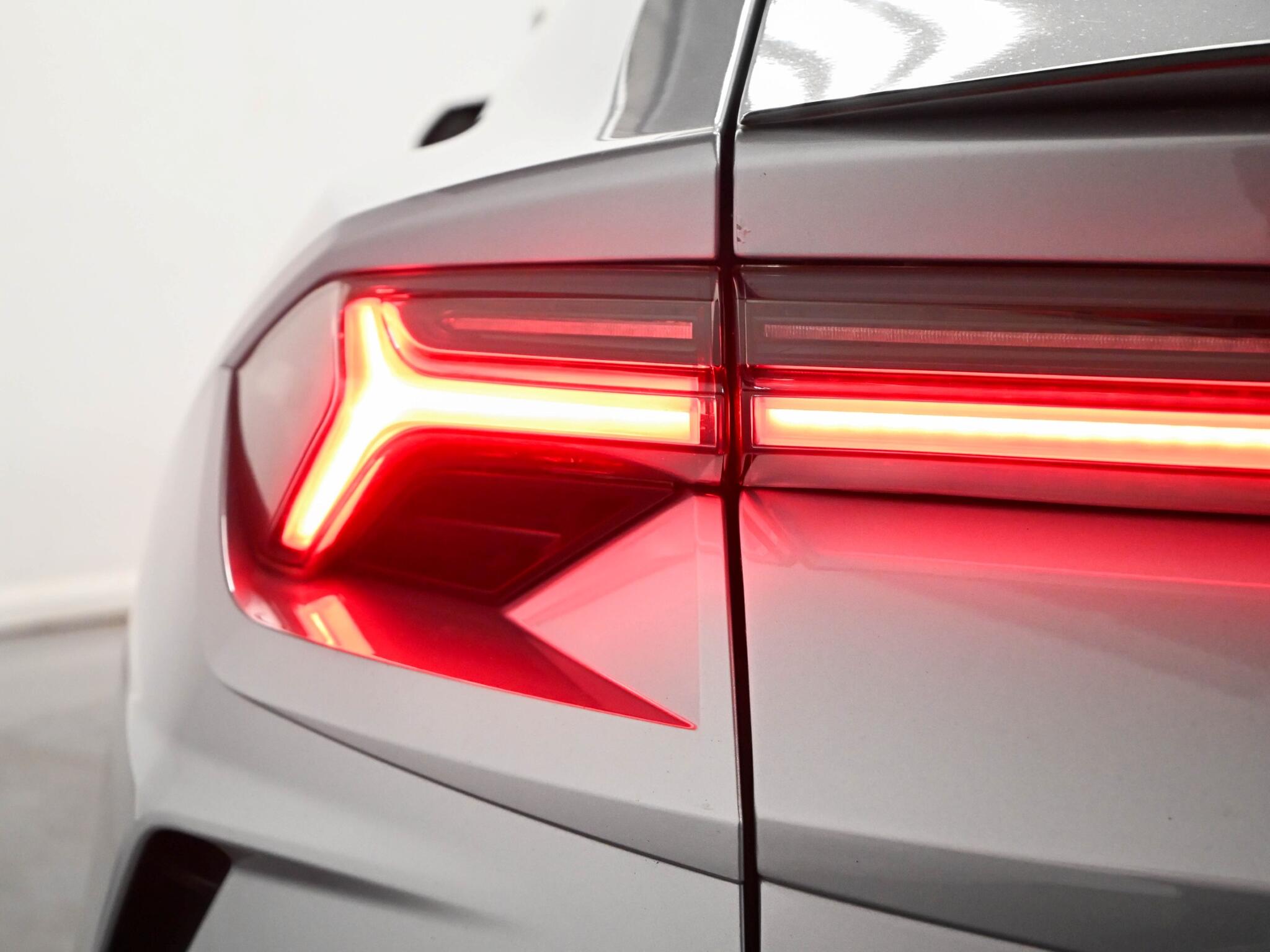 Lamborghini Urus view 33