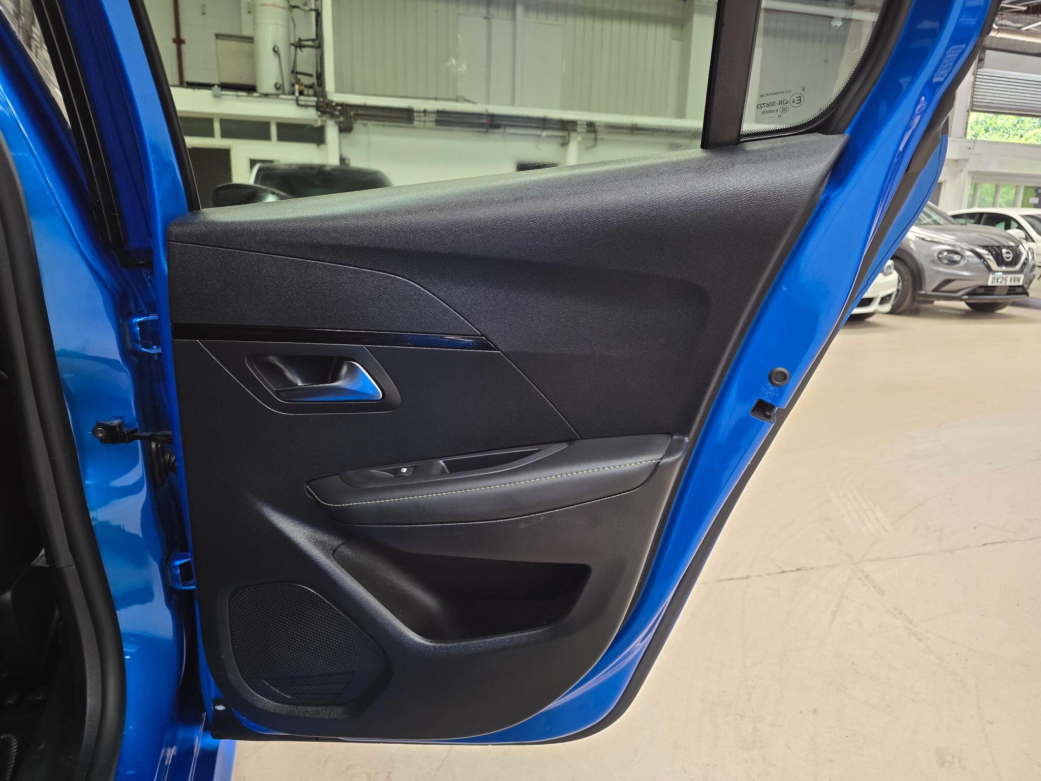 Peugeot 208 view 20