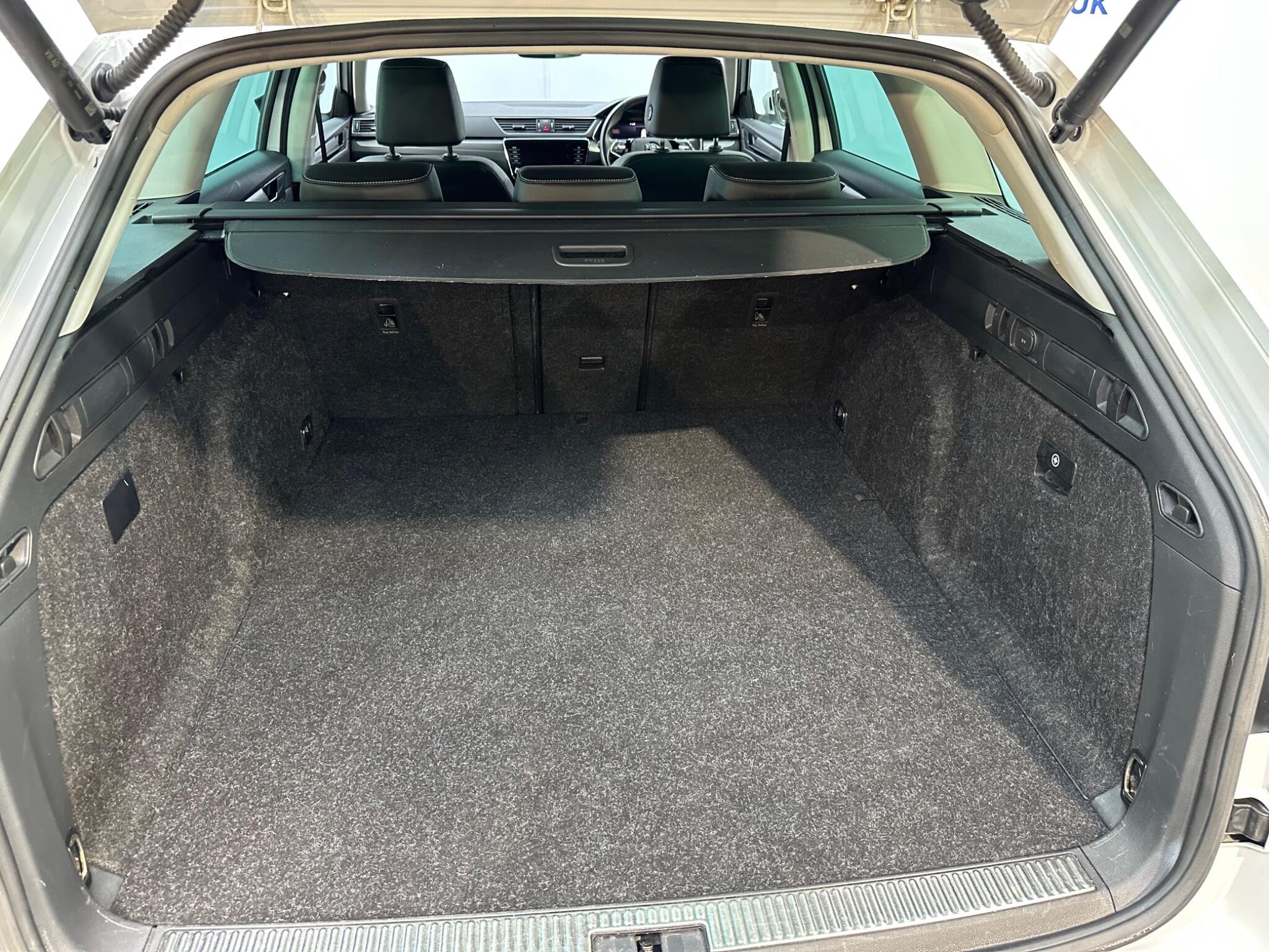 Skoda Superb view 18