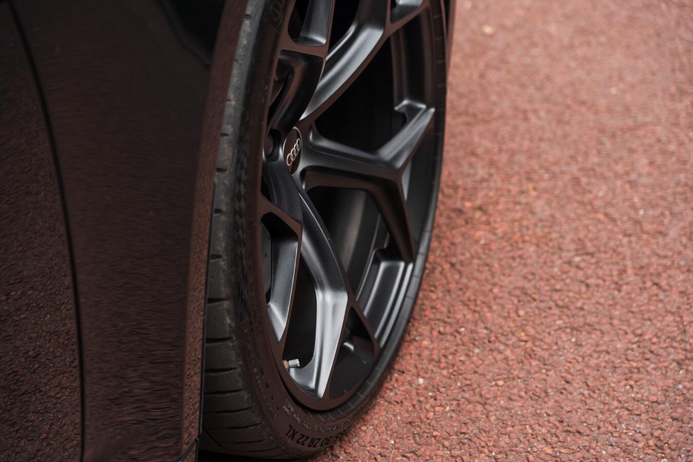 Audi RS6 Avant view 23
