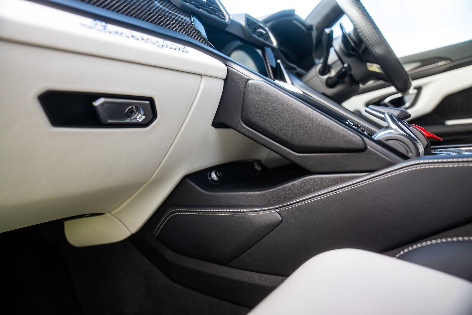 Lamborghini Urus view 40
