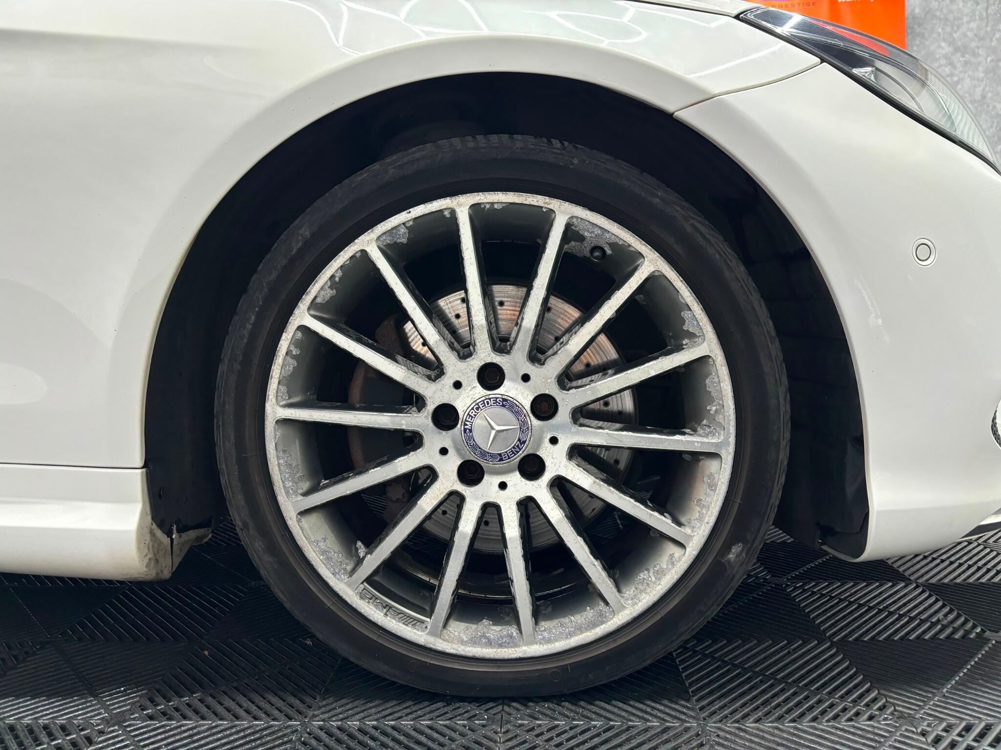 Mercedes-Benz E Class view 28