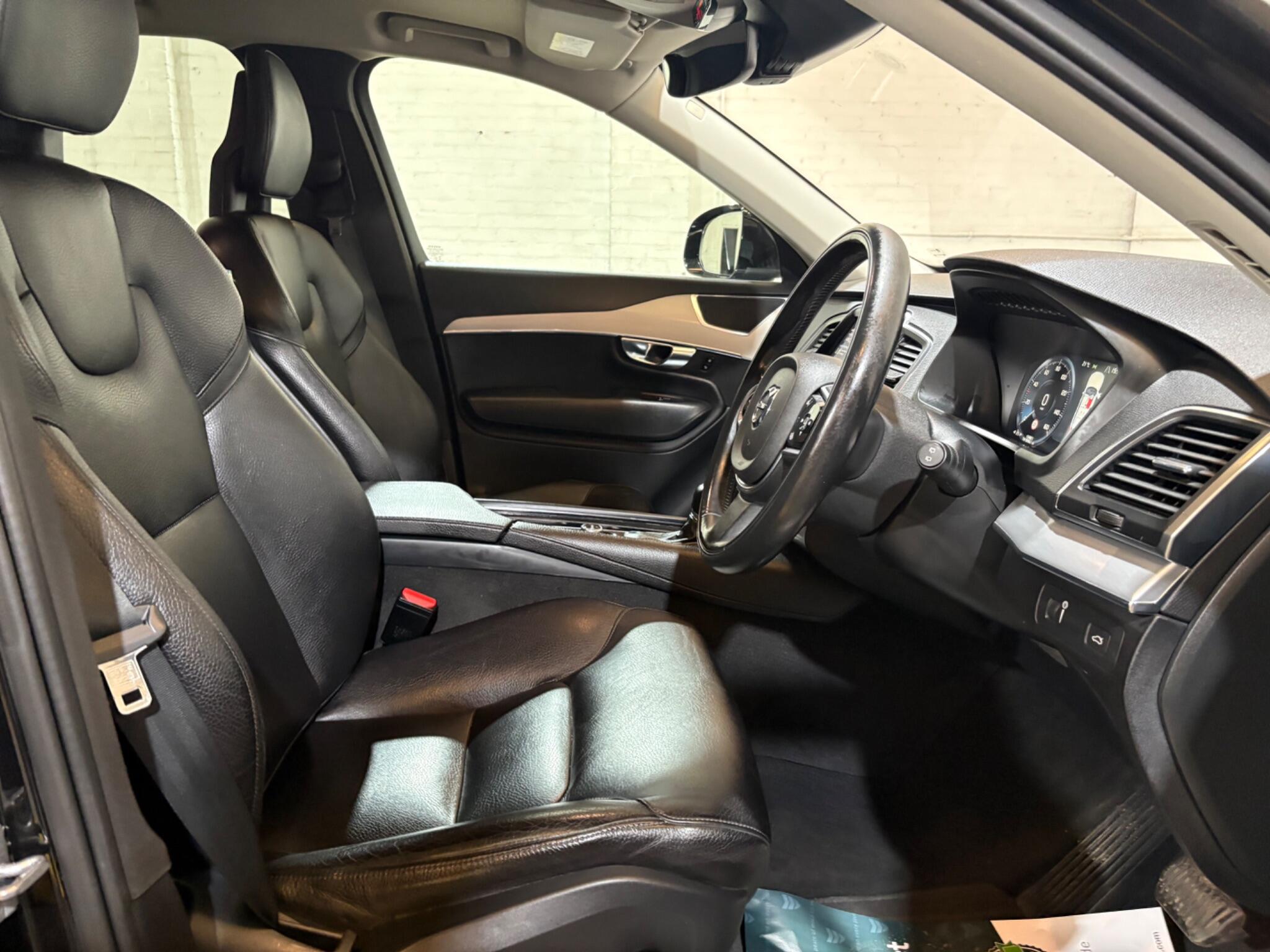 Volvo XC90 view 22