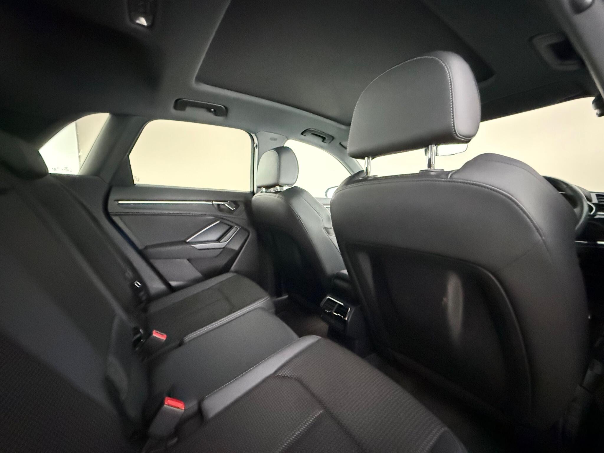 Audi Q3 view 15