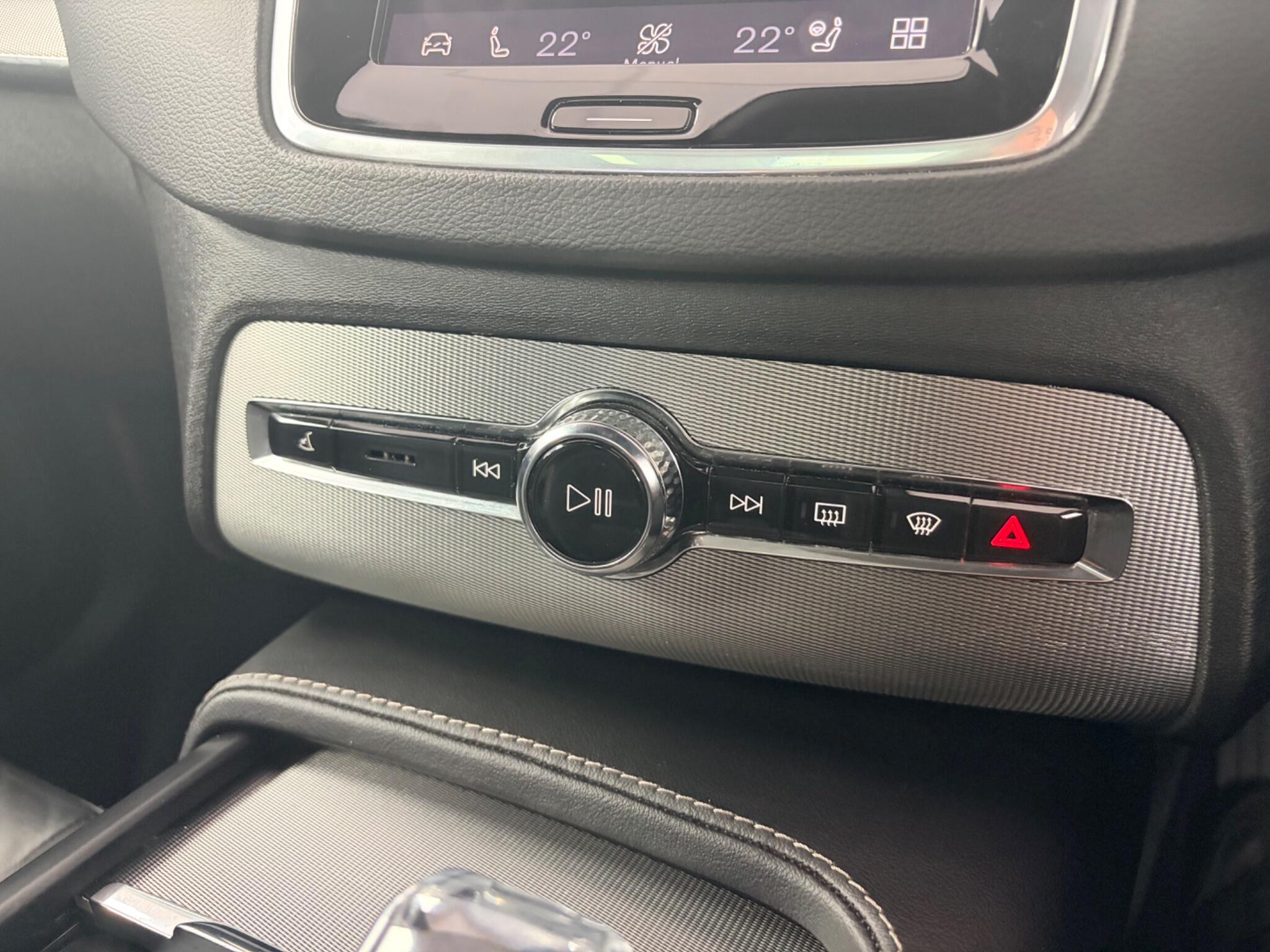 Volvo XC90 view 17