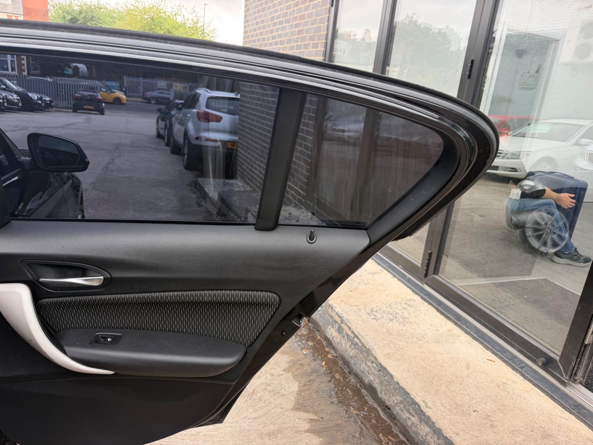 BMW 1 Series view 18