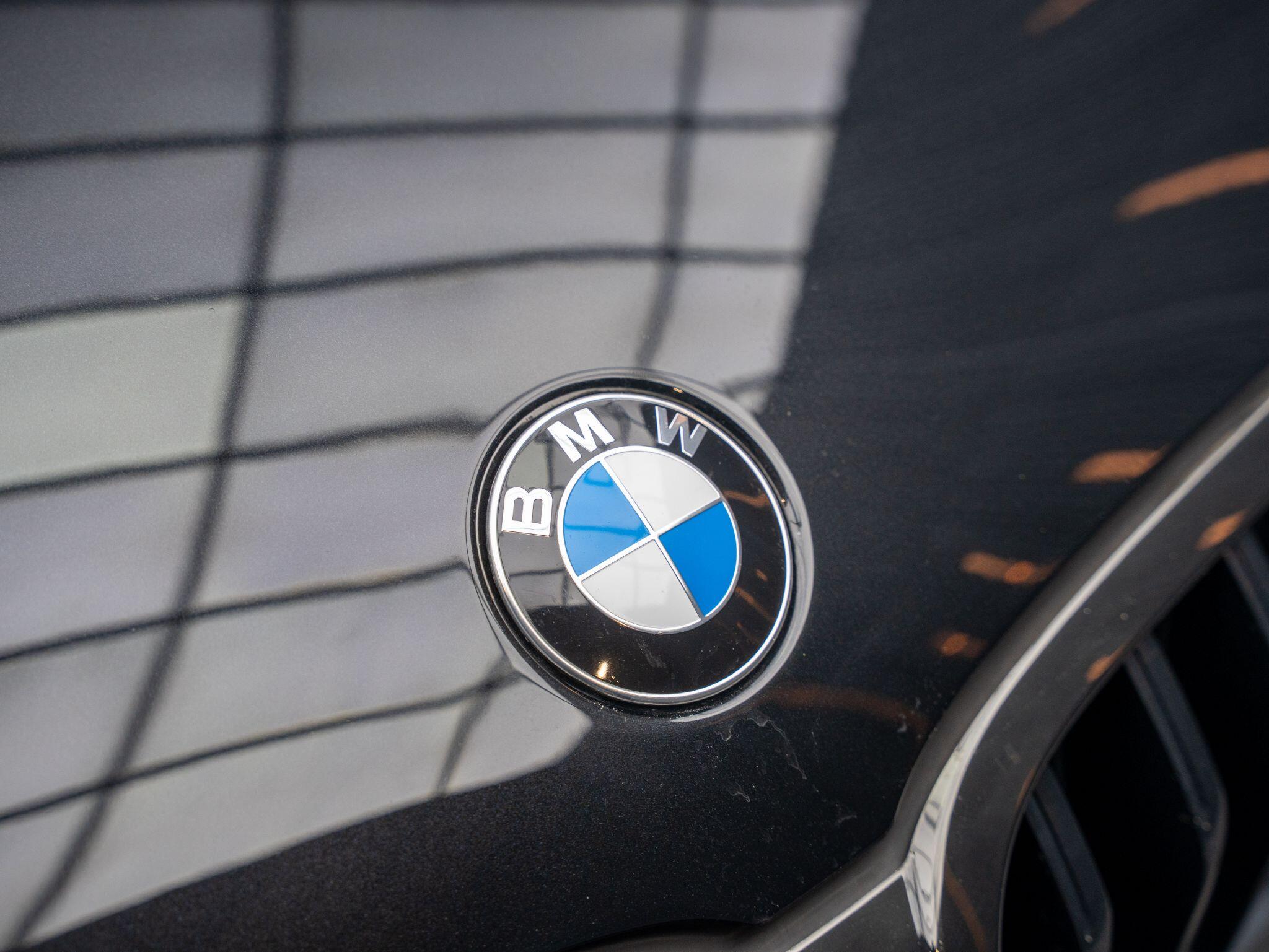 BMW 8 Series view 36