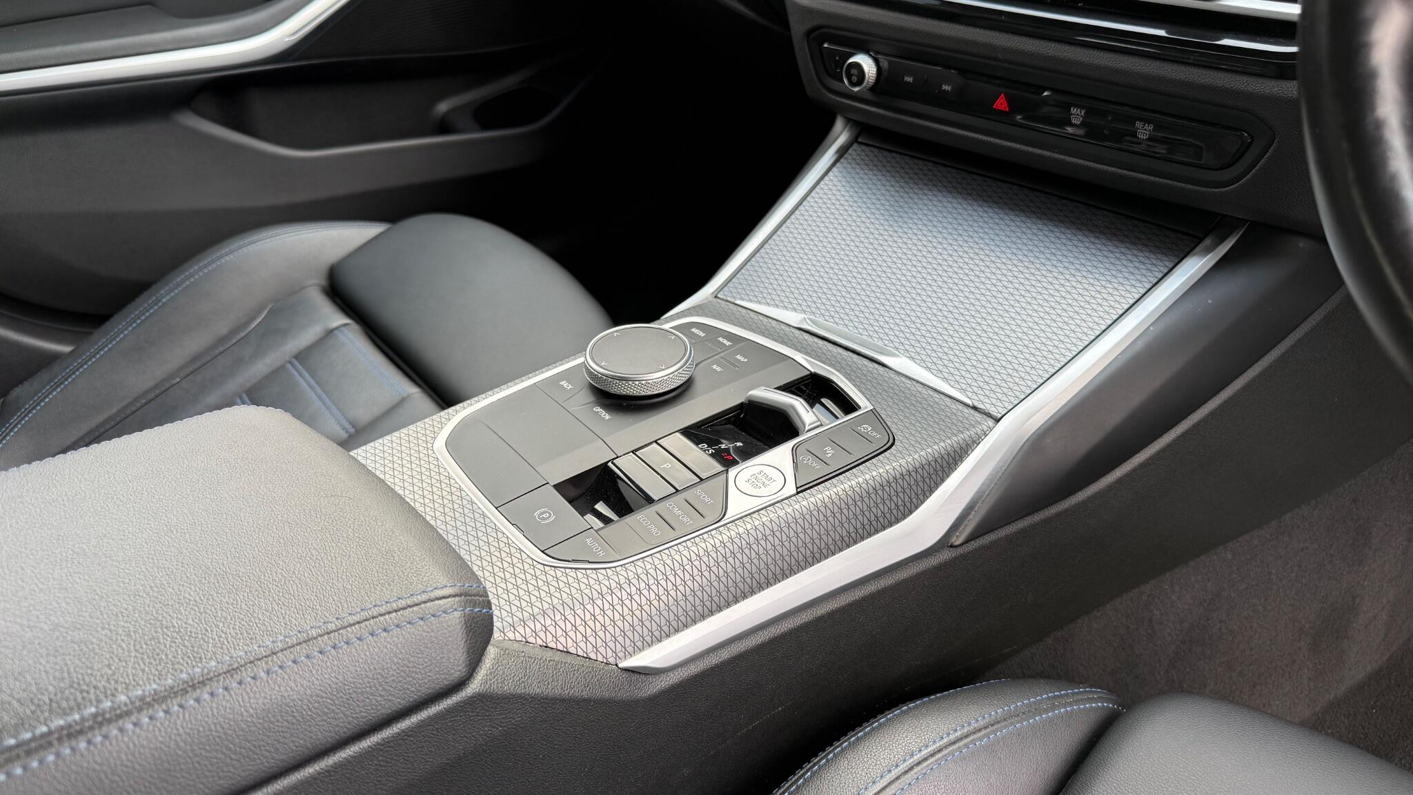 BMW 3 Series view 23