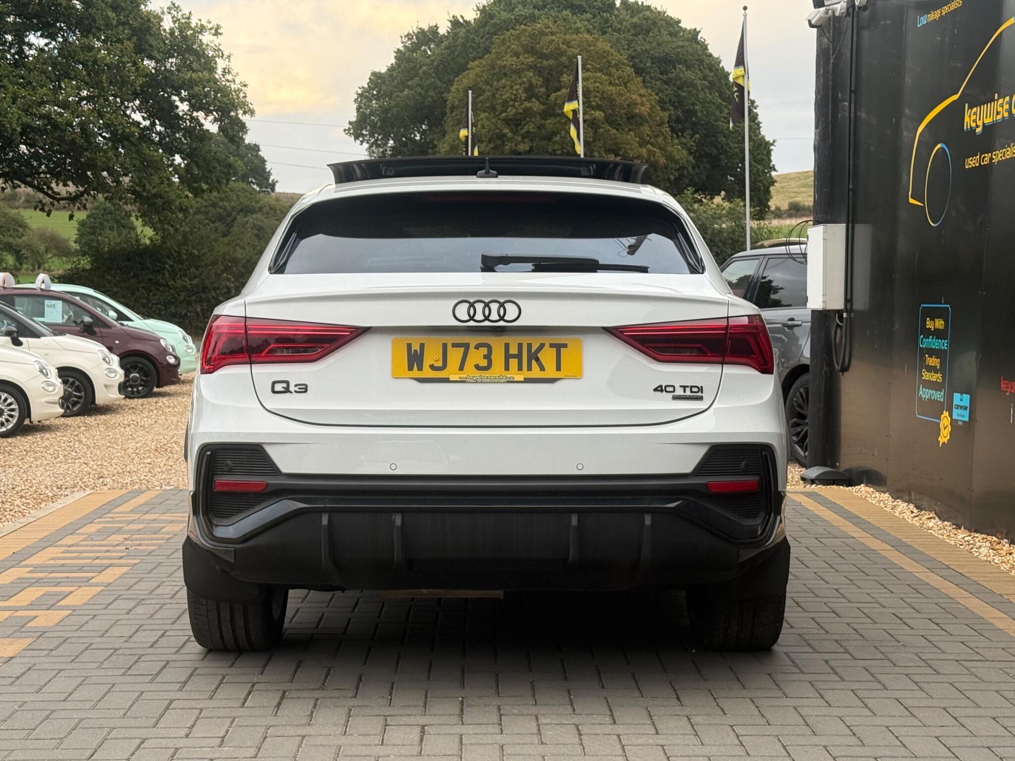 Audi Q3 view 5
