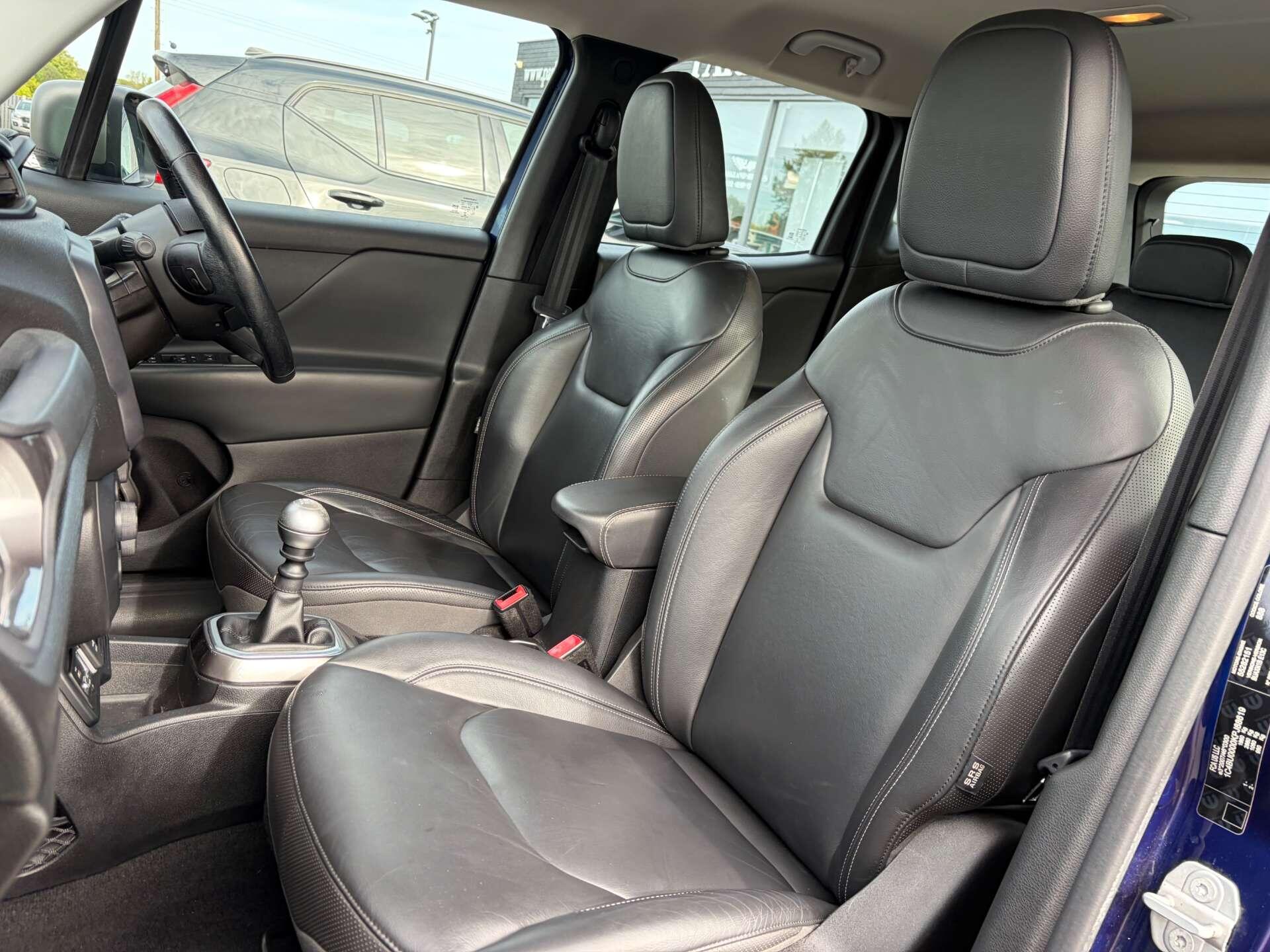Jeep Renegade view 17