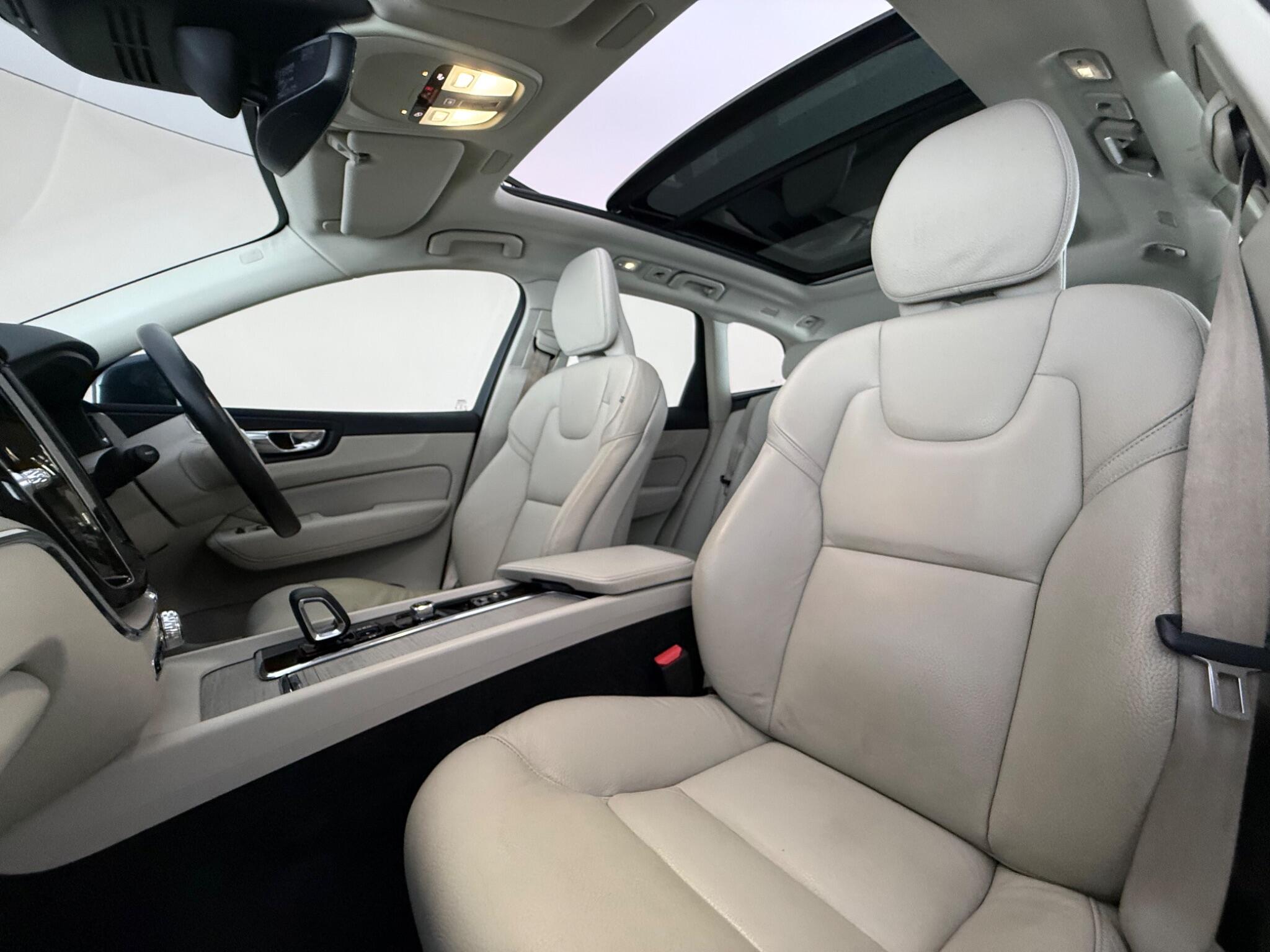 Volvo XC60 view 26