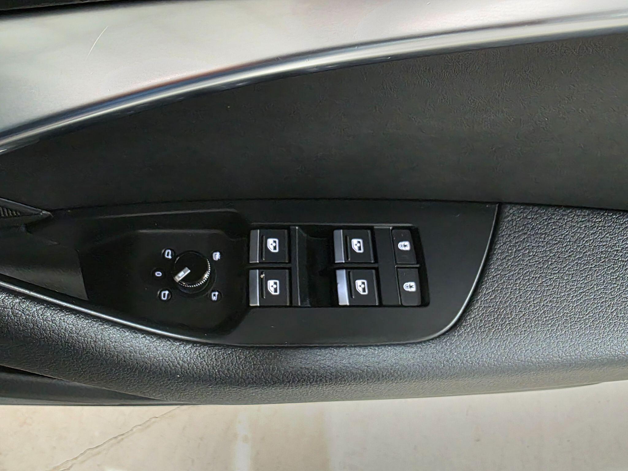 Audi A6 Saloon view 15