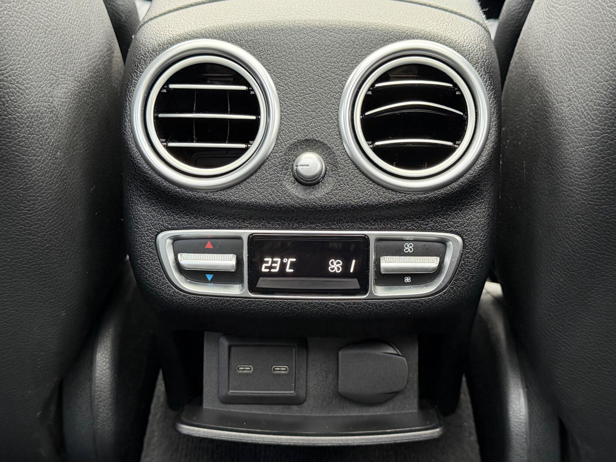 Mercedes-Benz E-Class view 47