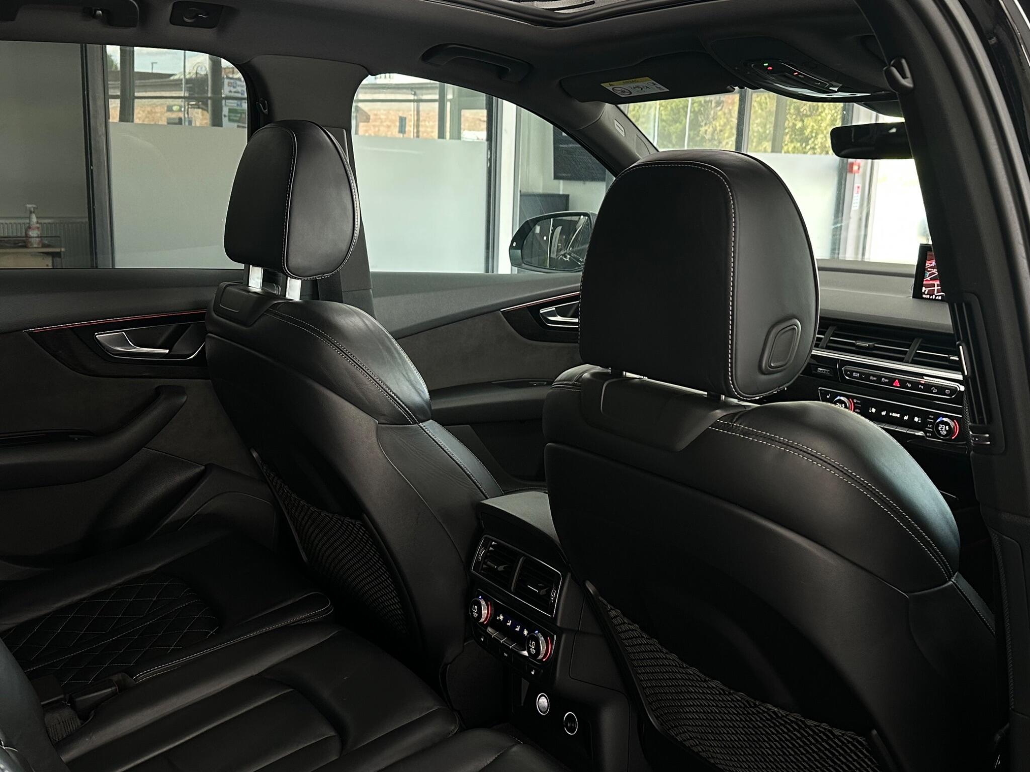 Audi Q7 view 34