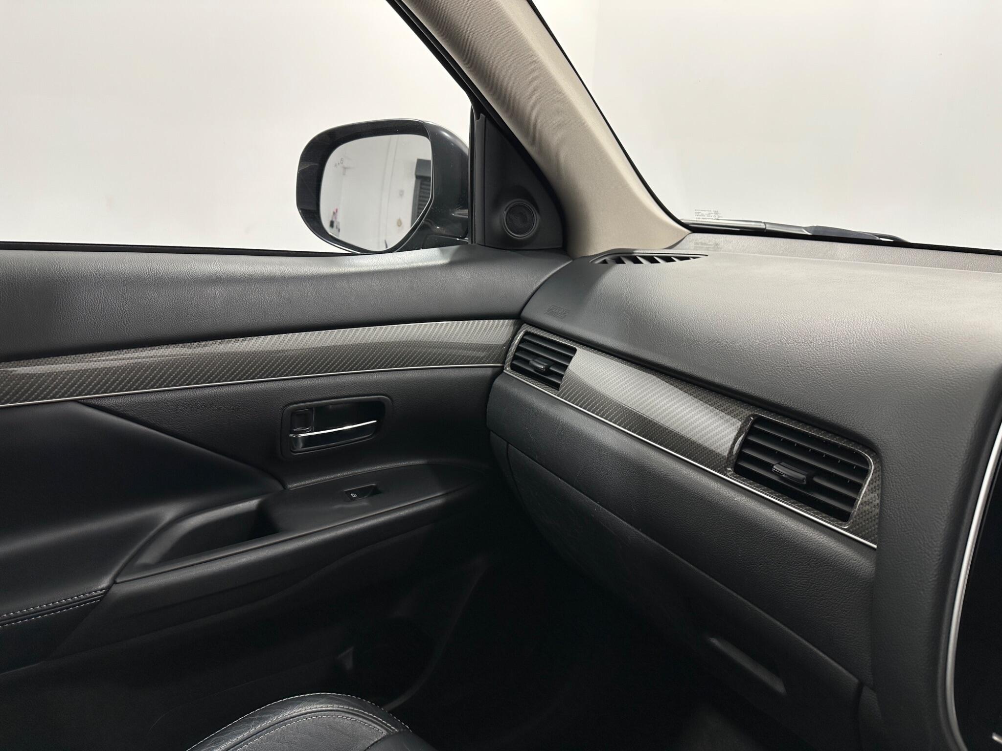 Mitsubishi Outlander view 26
