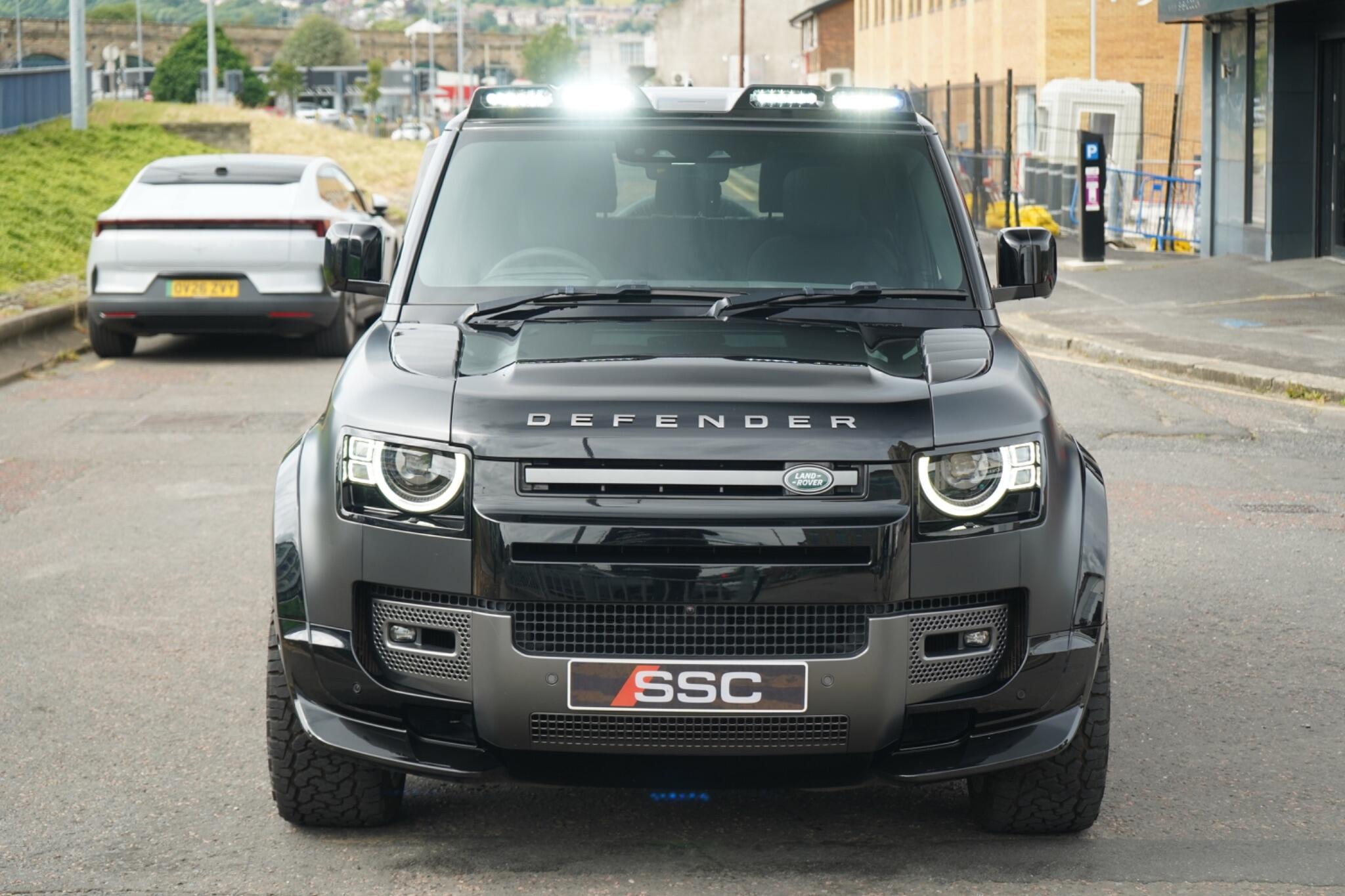 Land Rover Defender 90 view 6