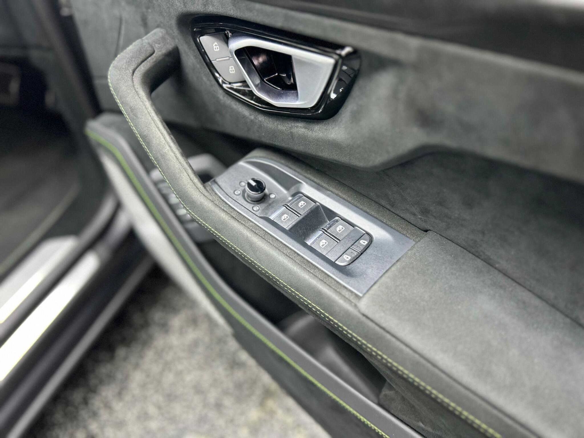 Lamborghini Urus view 38