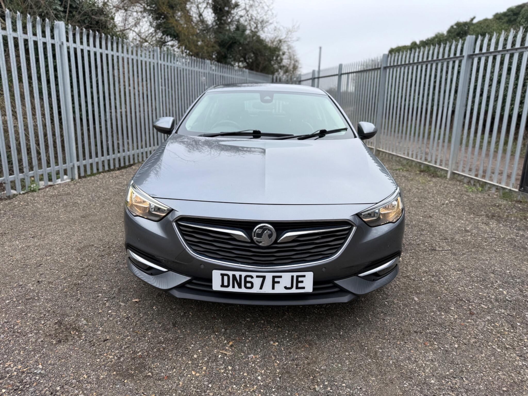 2017 Vauxhall Insignia image 2