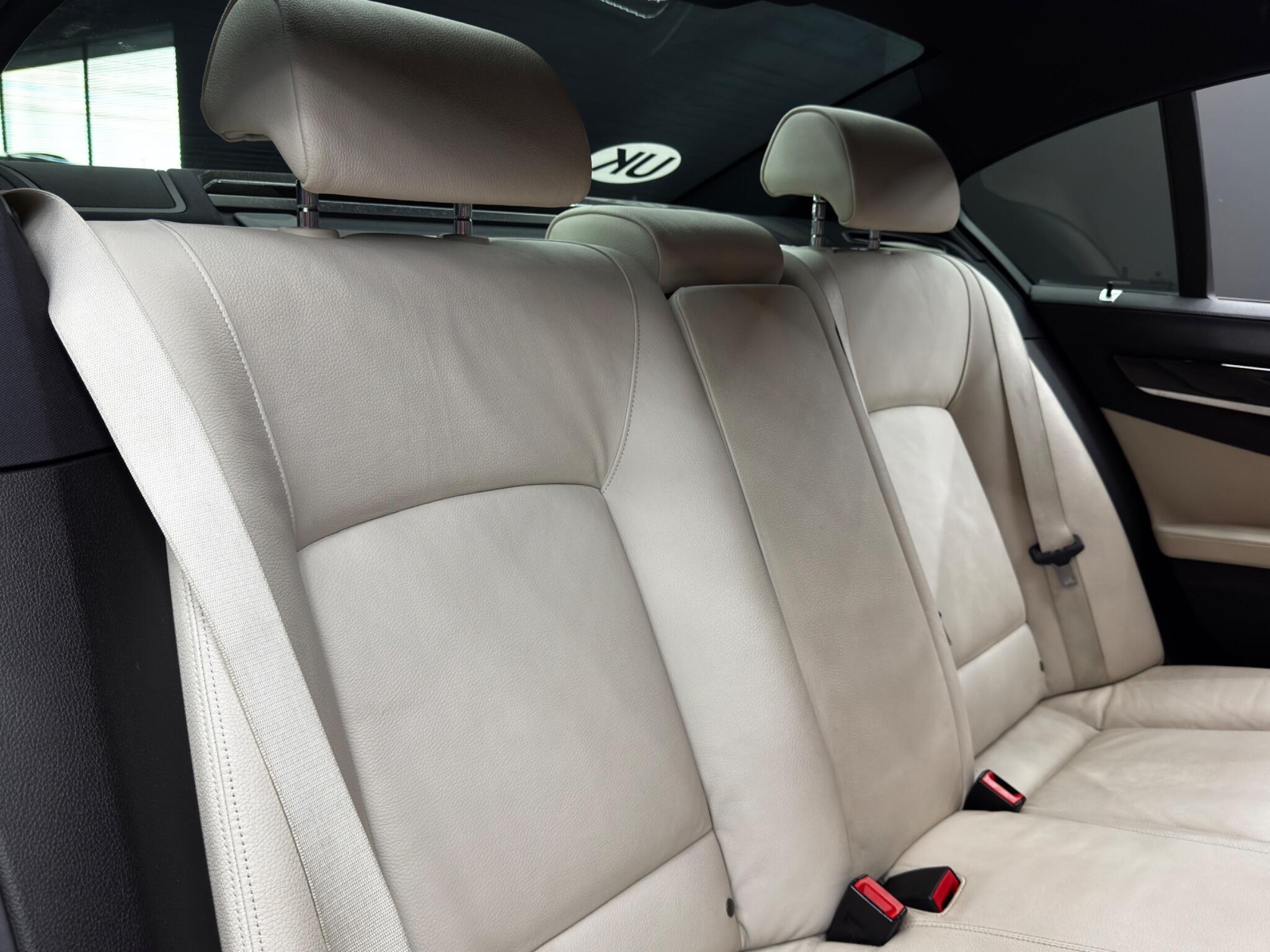 BMW 7 Series view 14