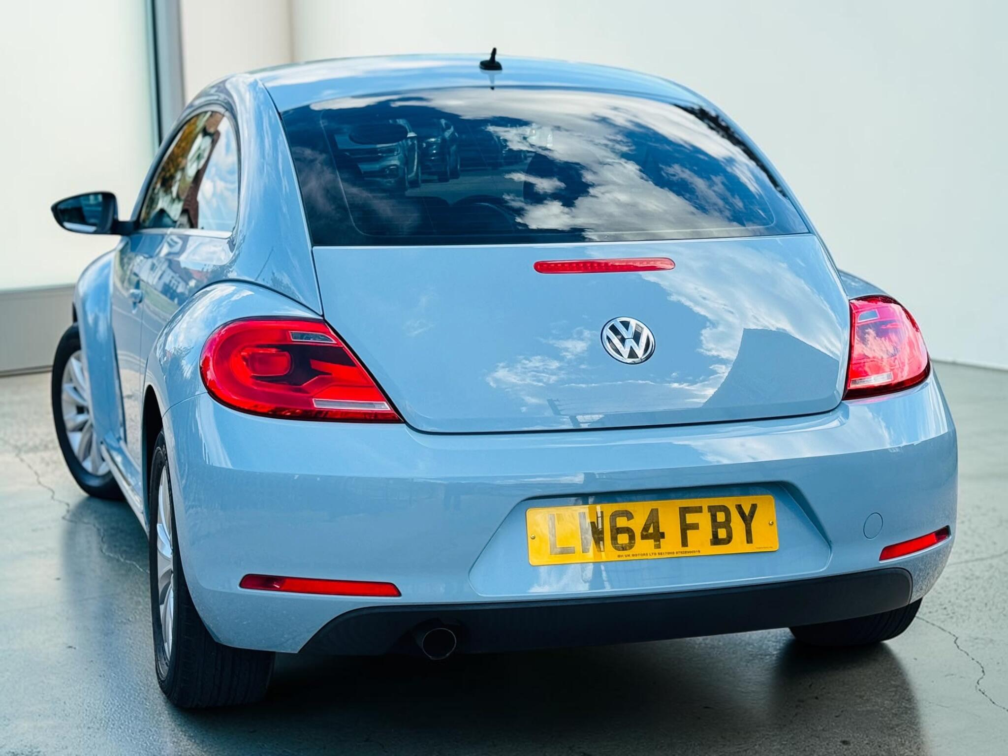 Volkswagen Beetle view 9