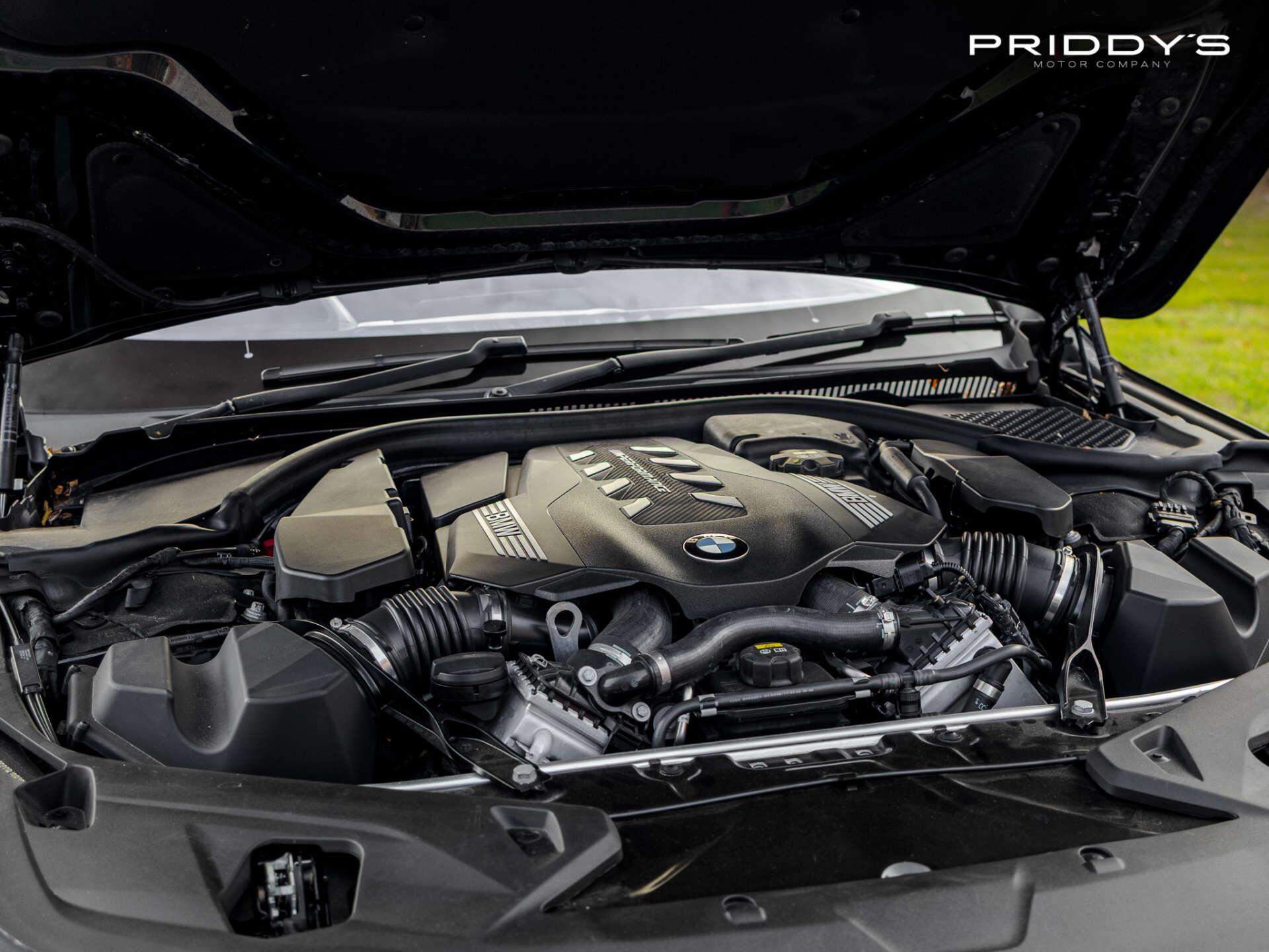 BMW 8 Series view 9