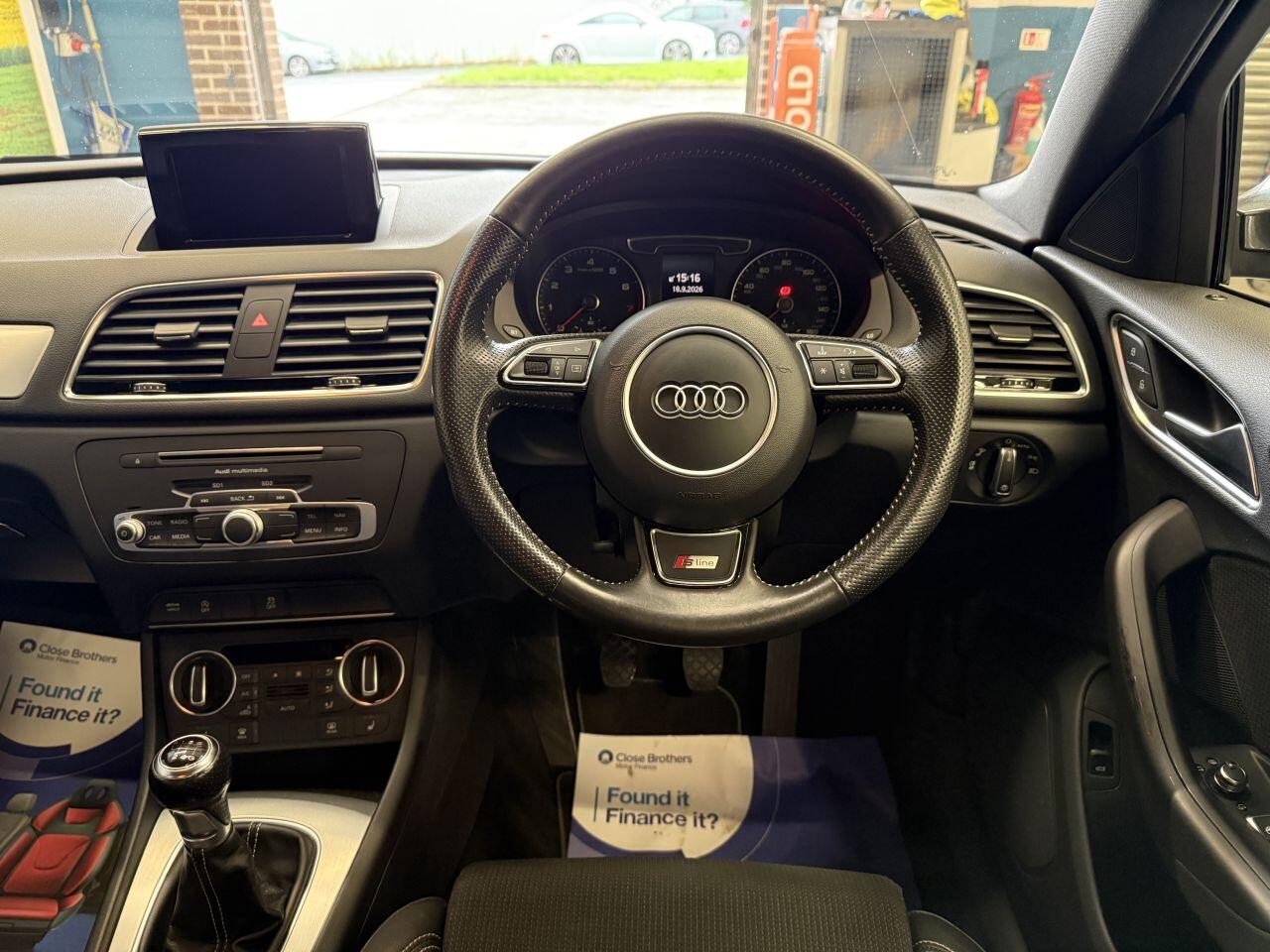 Audi Q3 view 12