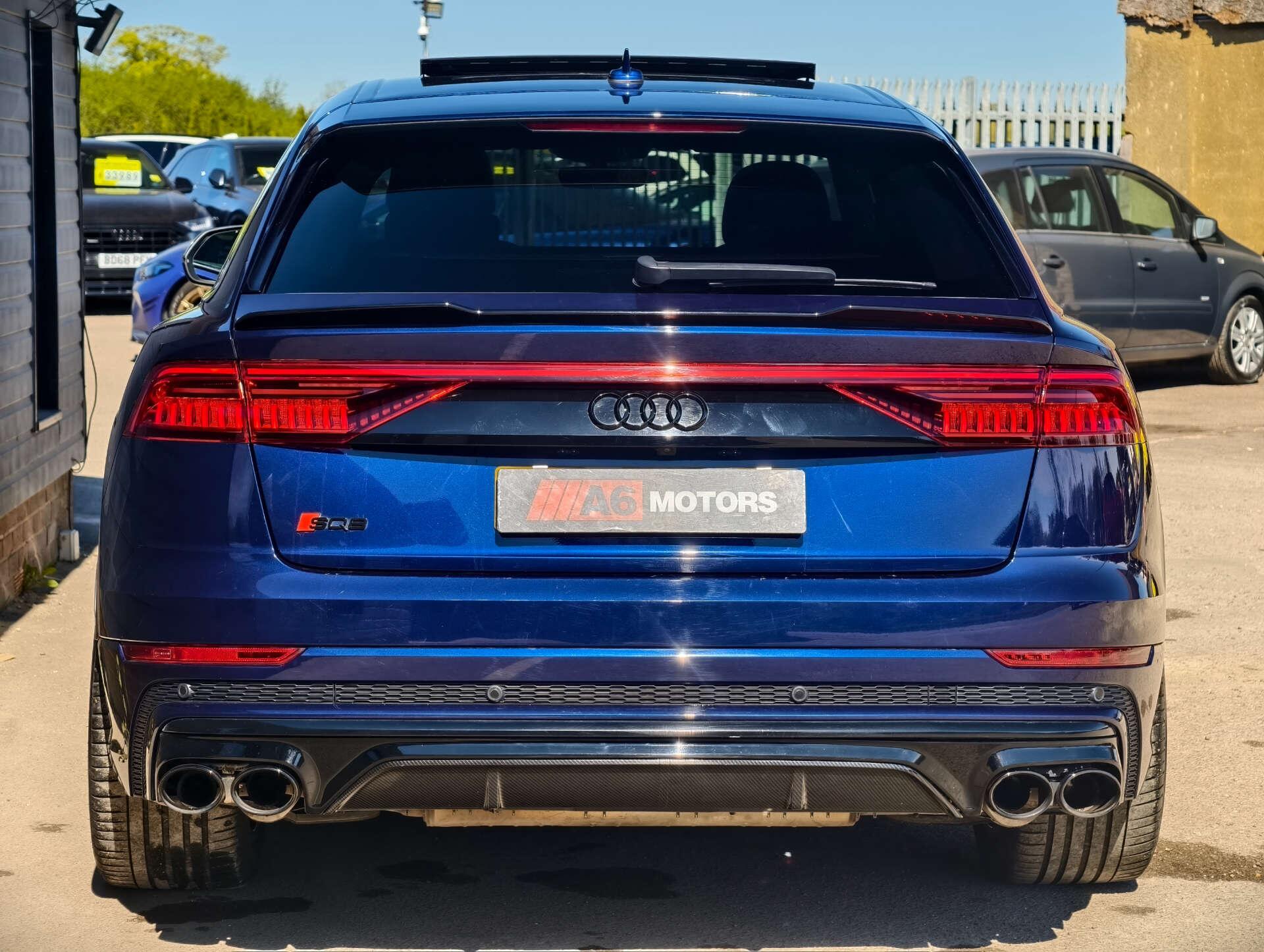 Audi Q8 view 17