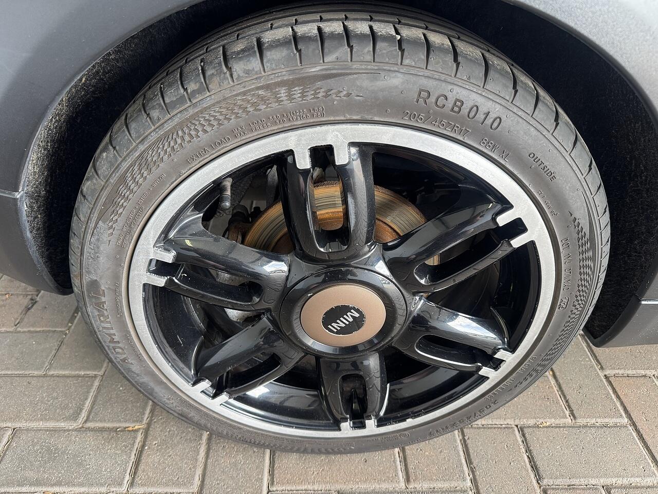 Mini Clubman view 23