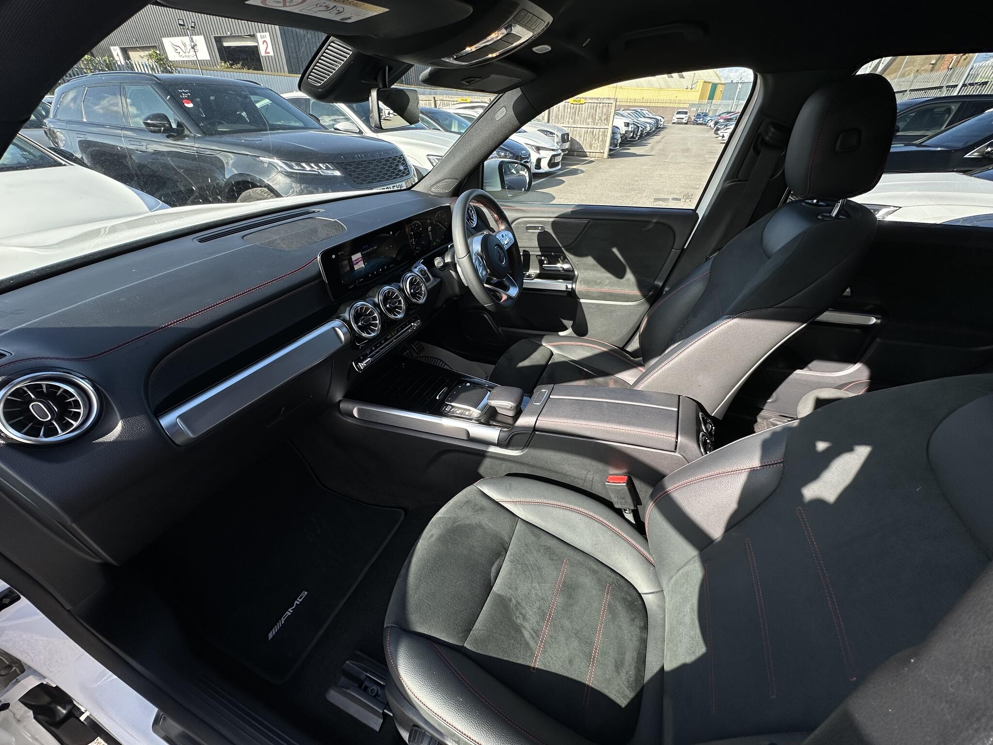 Mercedes-Benz EQB view 11