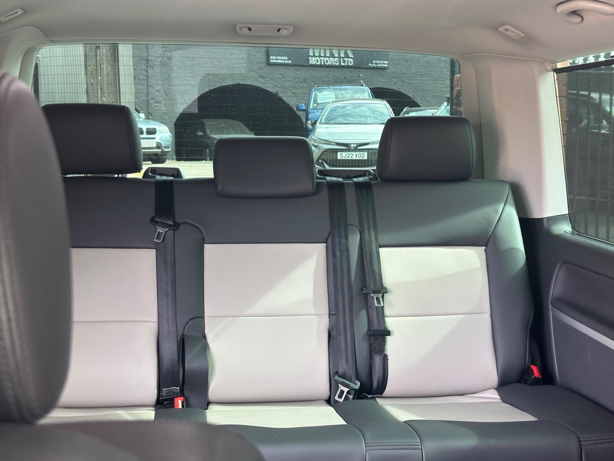 Volkswagen Caravelle view 35